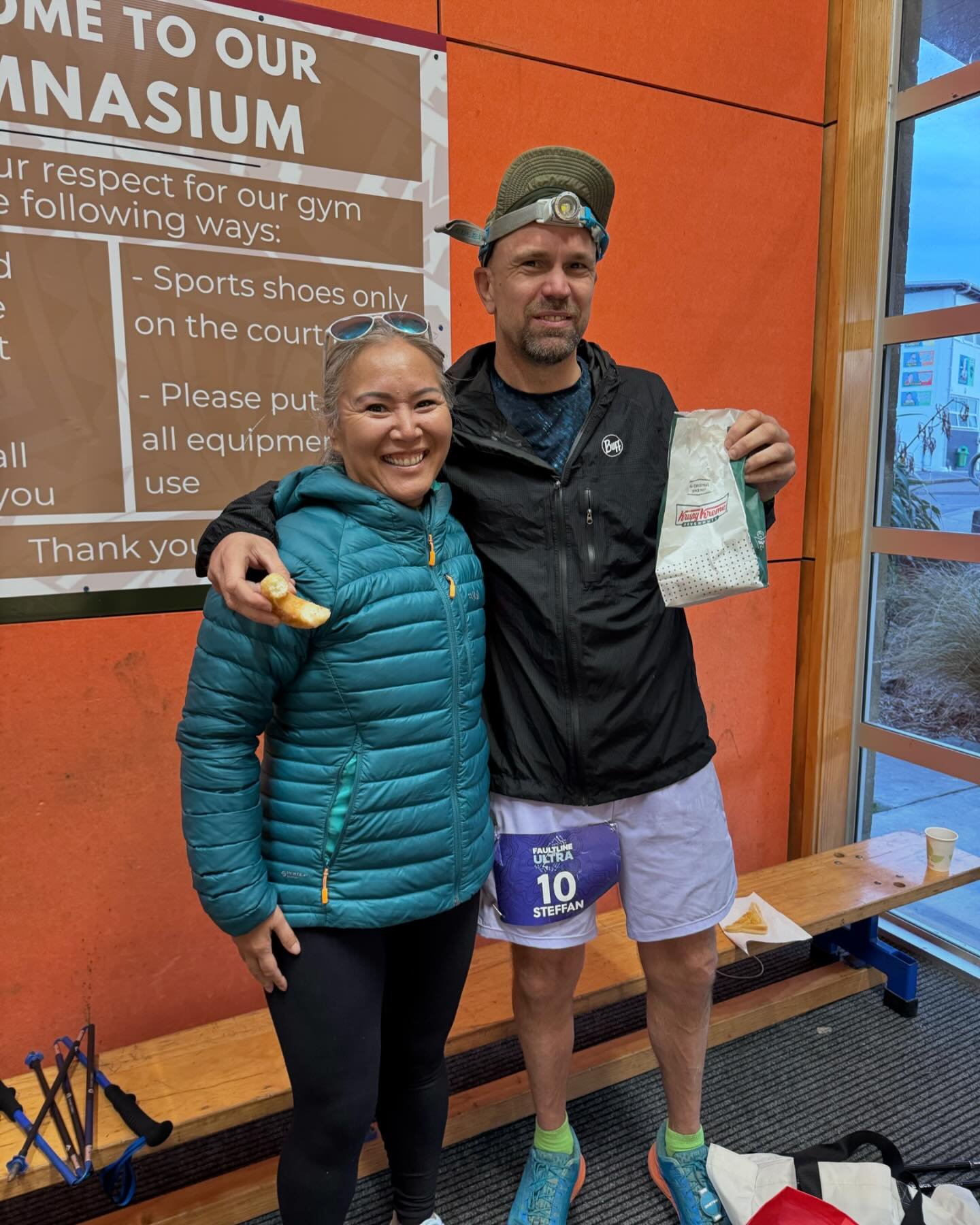 Steff at the 78km aid station looking good 🥰 took him donuts 🍩 amazing strong guy and super positive! Half way baby! #faultlineultra #gorunguys #100miles