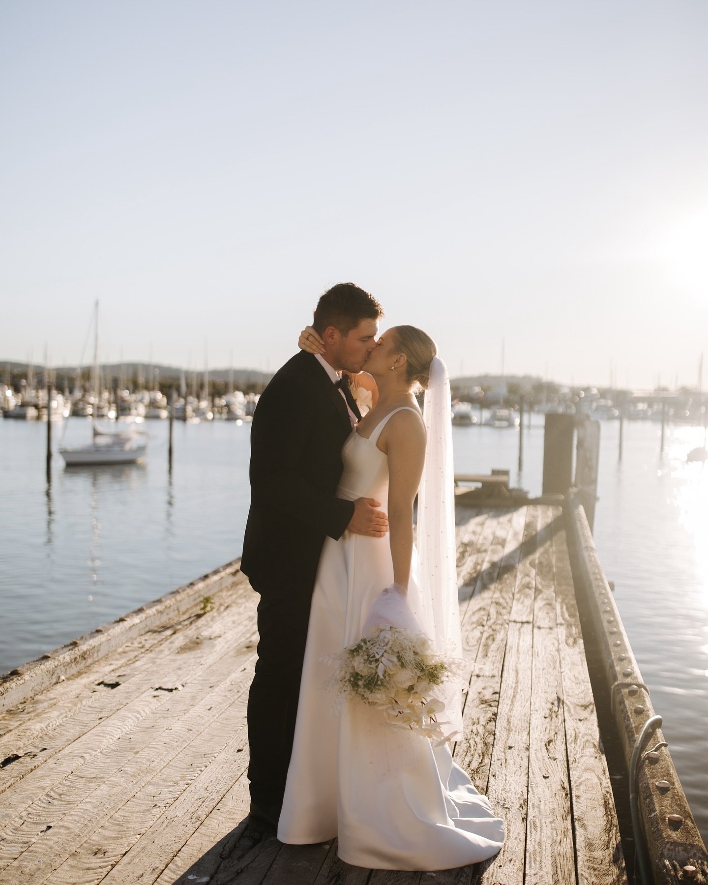Our stunning bride @_lizzywheeler
Her morning was full of fun, laughter &amp; dancing. Was so much fun being part of her big day 🩷

Photo: @jessicaturich 
Hair: @thebeautylineup @danni_thebeautylineup 
Makeup: @mua_neekmaree 
Venue: @ccyc2018 
Video