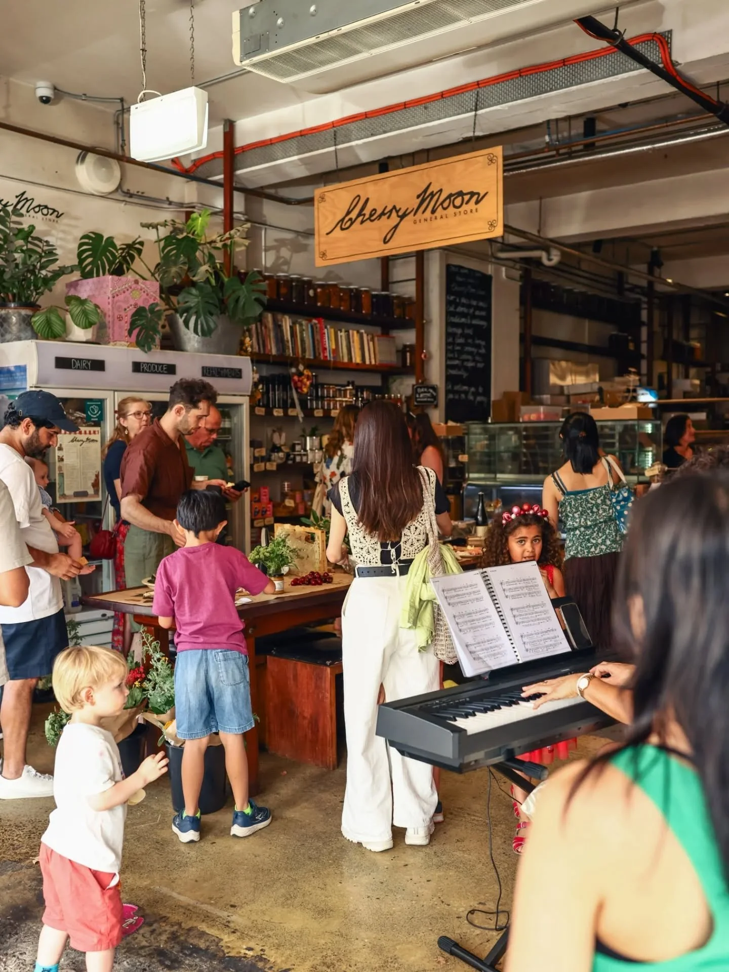 Spent the evening at the most beautiful little community gathering hosted by @cherrymoongeneralstore and honestly, our hearts are so full 🎄❤️

Kimmy created such a warm, welcoming space where neighbours came together over snacks, chats, laughter and