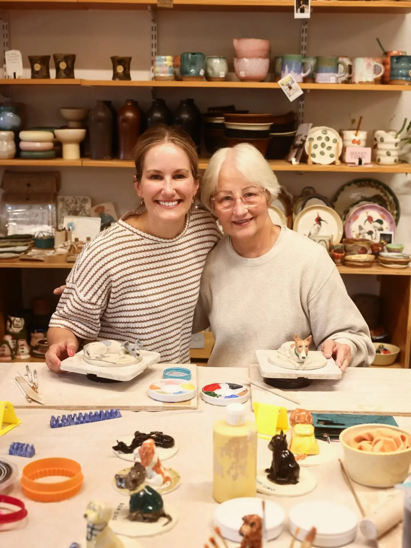 What's your weekend plans? We spent the Mother's Day weekend teaching families and friends how to sculpt their pets out of clay, create mugs, craft matcha bowls and incense holders. ❤️ What will you create? 

Bring your bestie for a clay session in o