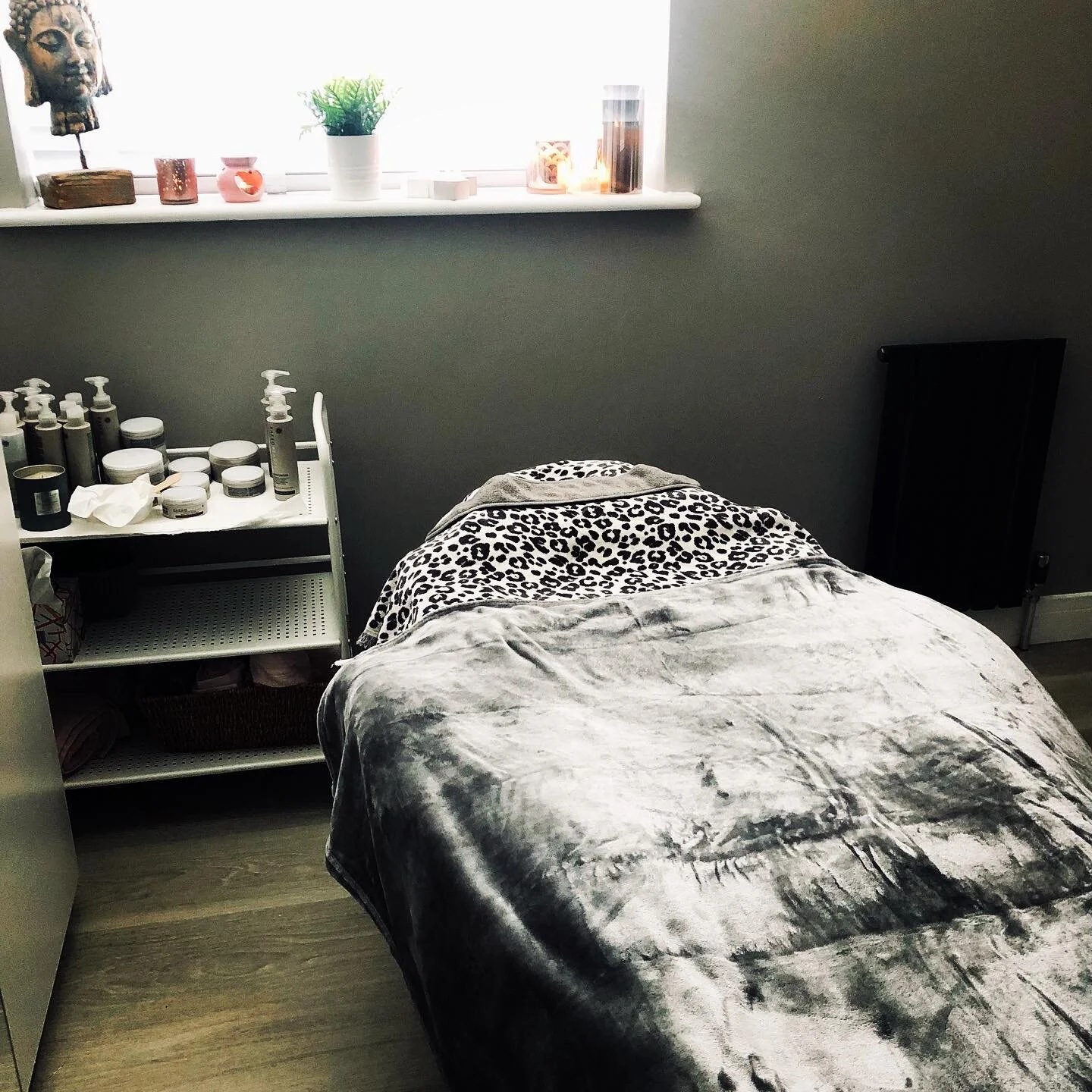 Facial ready for a client today 😊.
Using natural, plant based 🌱 and vegan friendly products from Kaeso which leave your skin smooth, fresh and enriched
Offer still running on facials, book now by contacting no26beautyboutique@gmail.com
