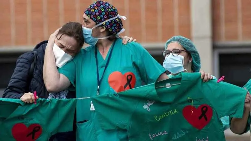 800HealthCareWorkersSpainAP.jpeg