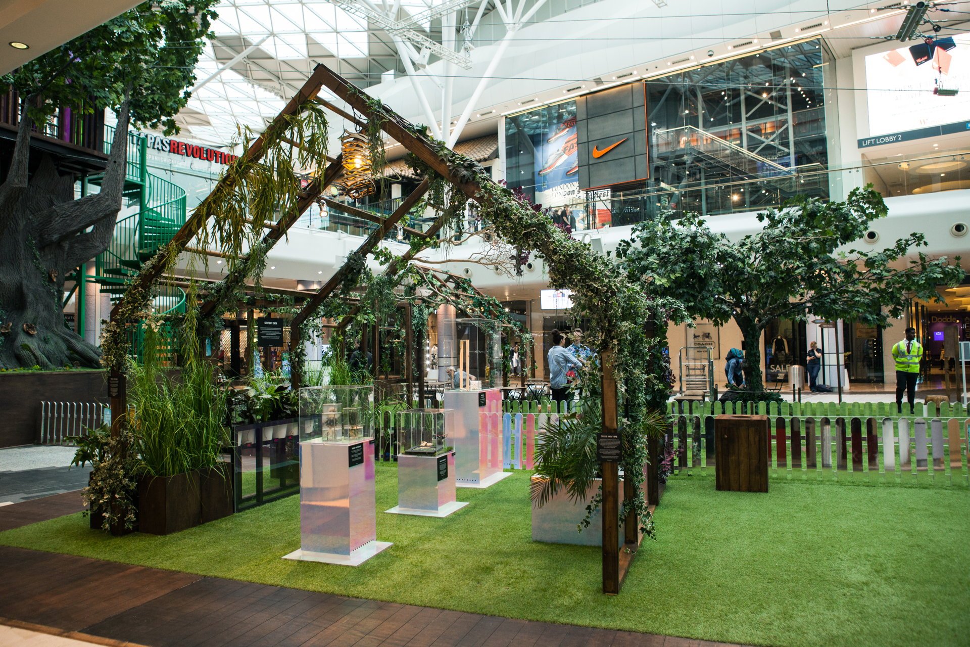 05_future_forest_westfield_london_event__copyrightbompasparr_0.2_full.jpg