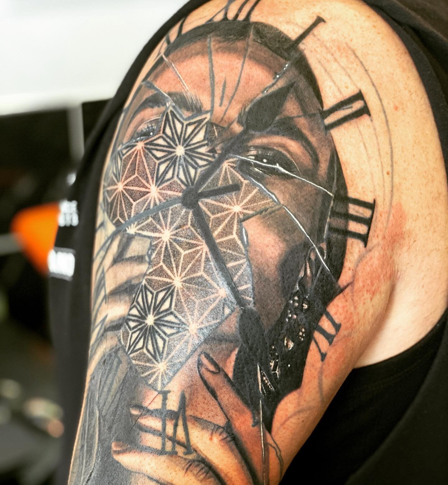 Ongoing work on James. I&rsquo;m loving this sleeve soooo much!! #ongoingtattoo #blackandgreytattoo #geometrictattoo