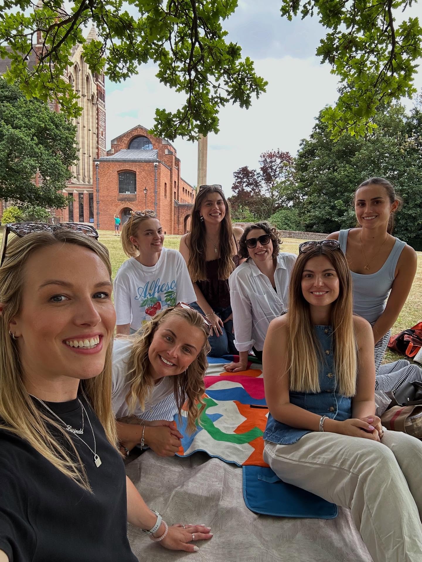 Is it possible to play dobble and not get competitive &ndash;&nbsp;asking for a friend... ☀️🌳 

#launchstudiouk #hertsbusinesses&nbsp;#stalbans&nbsp;#creativebiz&nbsp;#stalbansbusinesses #teamlaunch #teamlove