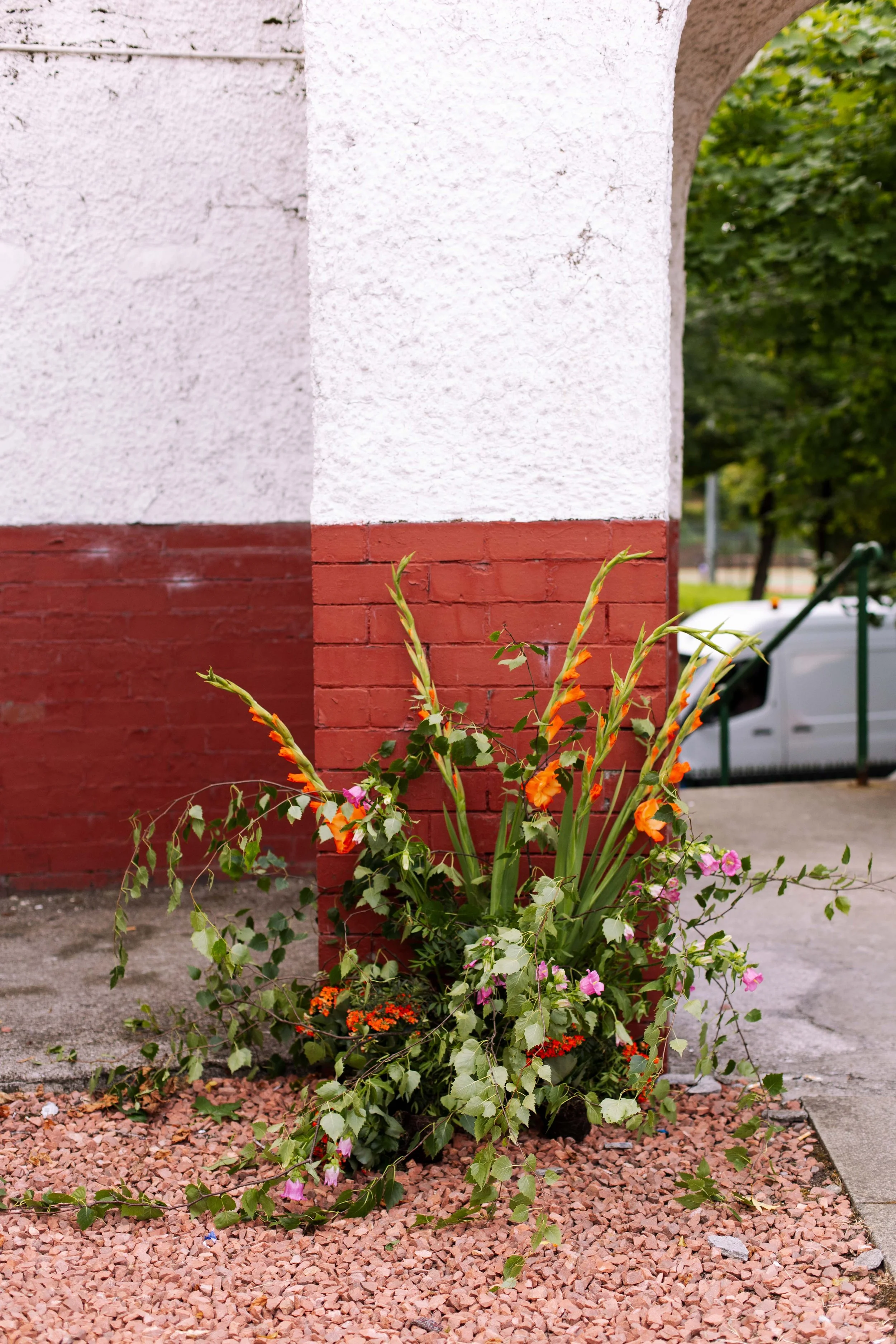 A weird and wonderful wedding at Queens Park Bowling Club, Glasgow with alternative florist, Rook Botanics.