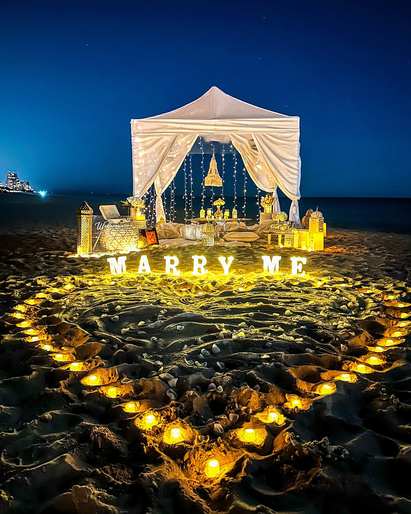 Proposal season feels officially in full swing!:) We had the honor of setting up this surprise proposal on a picture-perfect evening in Fort Lauderdale for a wonderful couple and their closest family and friends. Congratulations! 

PS: Complete with 