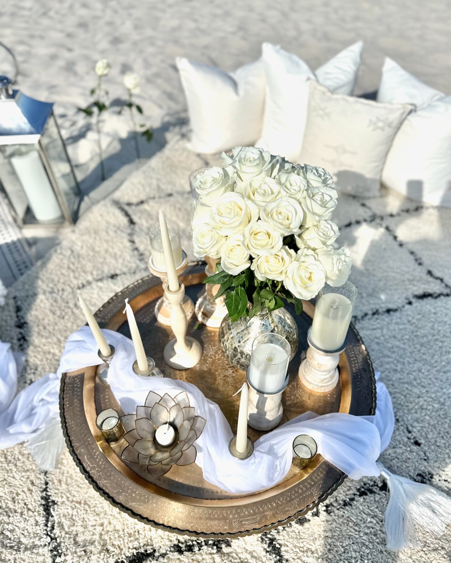 Happy Monday! The love continued this weekend in South Beach with a custom setup for the most romantic couple and their dearest friends:) We were so honored to be entrusted with this special moment, especially in light of a busy spring break Friday;)
