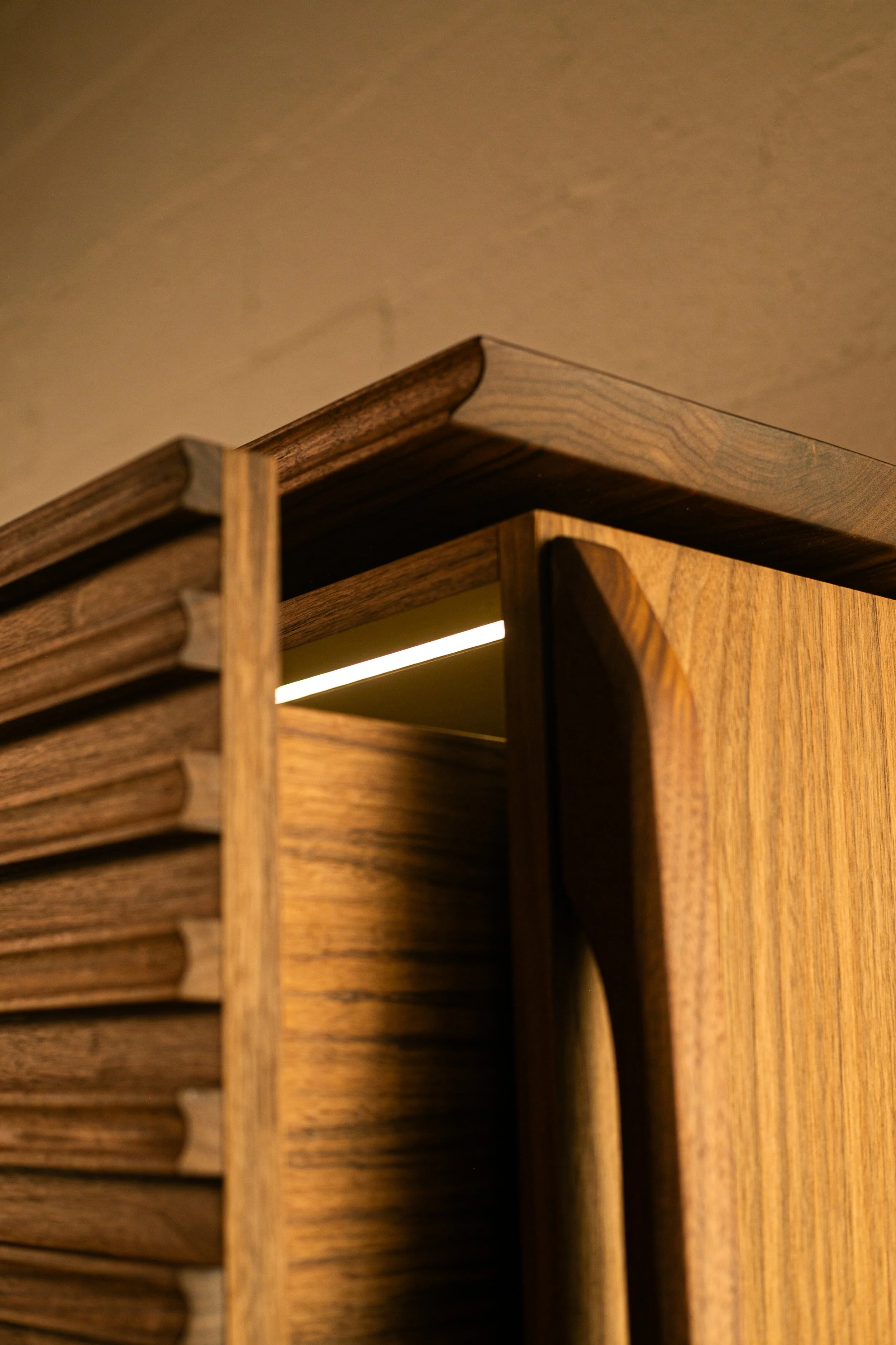 Dresser vertical-6.jpg