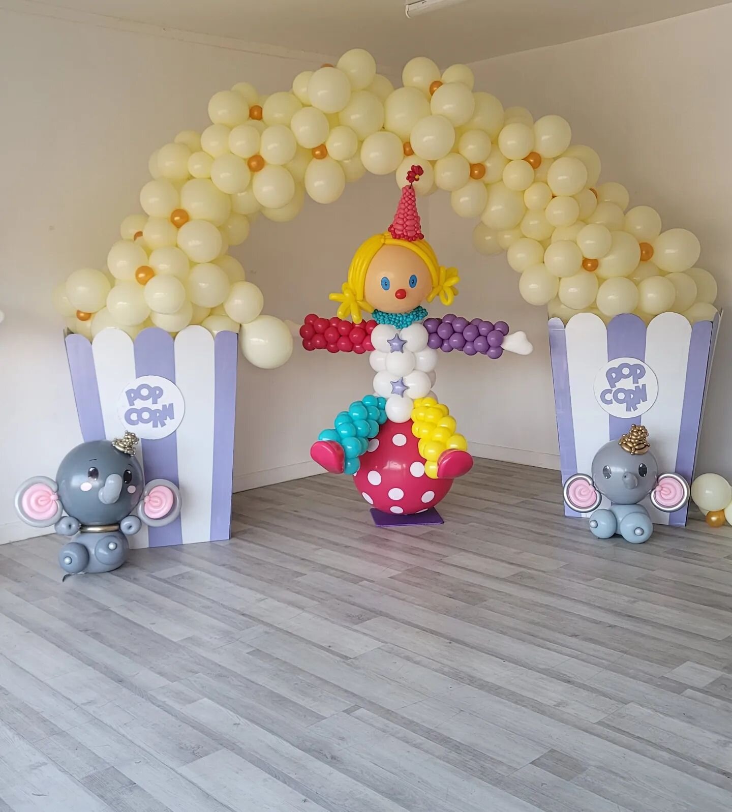 Popcorn Balloon Arch
#popcornballoonarch #circusthemeparty #organicballoongarland #organicballoondecor
