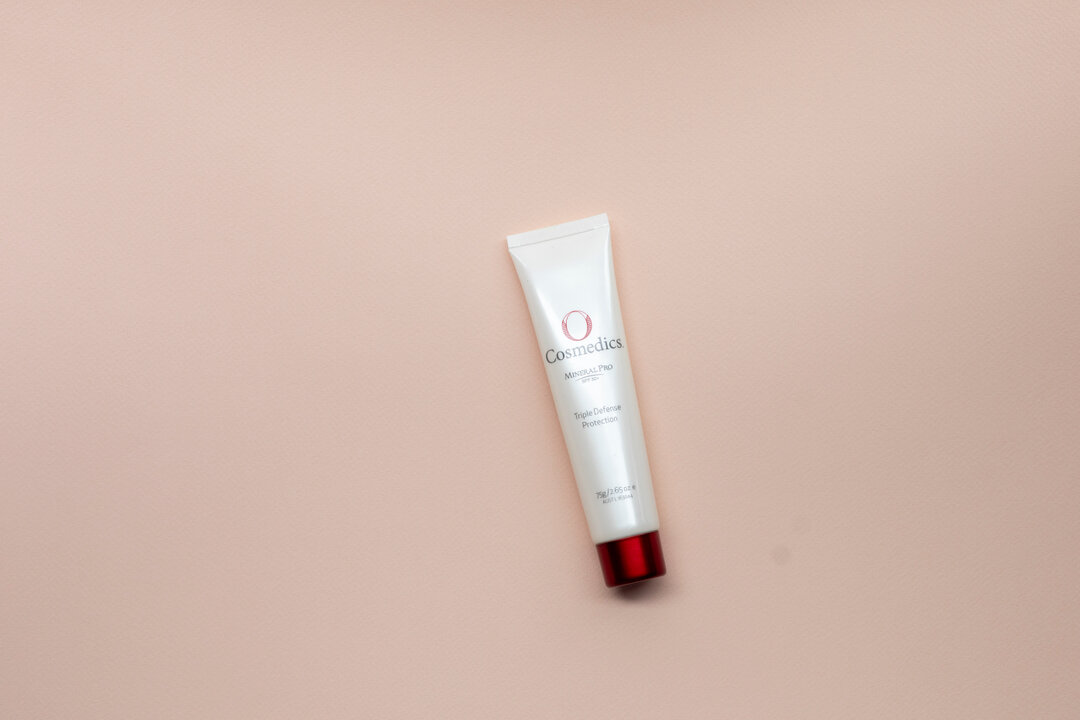 This SPF is our BFF 👯&zwj;♀️ The sheer lightweight lotion contains natural mineral Zinc Oxide to provide broad spectrum UVA/UVB  30+ protection, meaning your skin is protected with no oily/sticky residue 🙌🏼 Available in clear and sheer tint suitab
