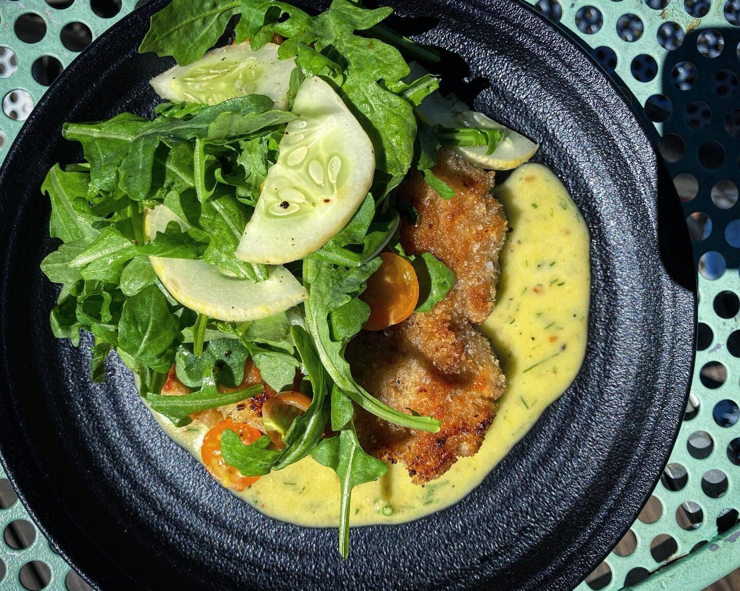 🐷 🍅 🍋 🥒 
.
@wordreeves whipping up some pork milanese with @chefjoecooke sungolds, lemon cucumber, lemon-dill hollandaise 🤤🔥
.
Come get some 💥
.
#sunday #sundayvibes #sundayfunday #brunch #pig #tomatoes #summer