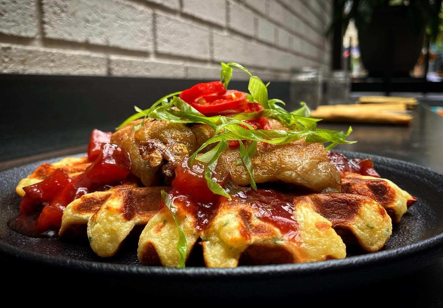 🧇JALAPE&Ntilde;O WAFFLE🧇
.
Crispy duck, plum jam &amp; fresno chili
.
#brunch #special #saturday #saturdayvibes #delicious #deliciousfood #blogger #foodie #foodporn