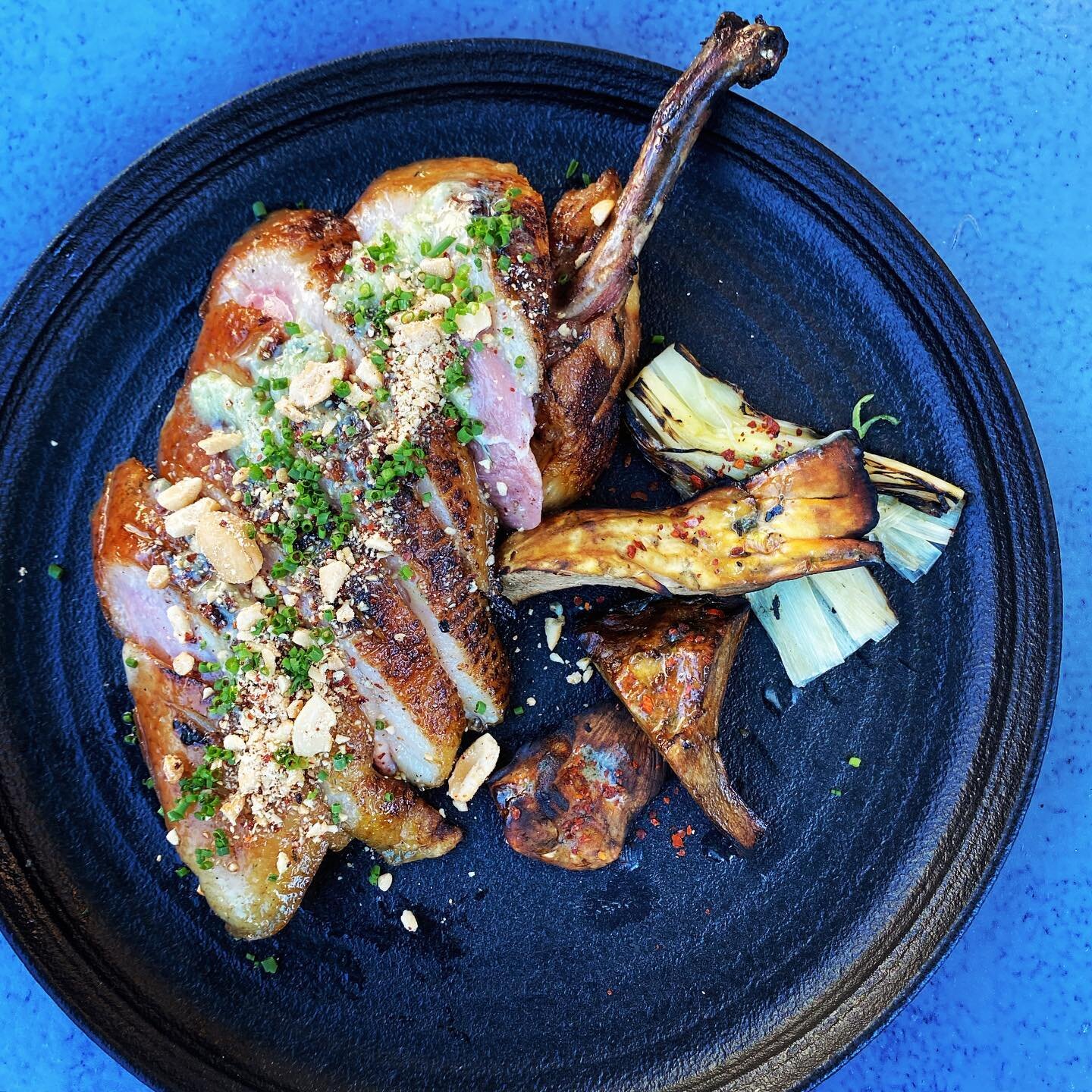 🔥🔥🔥🔥 Friday 🔥🔥🔥🔥
.
Duck breast, salt roasted leek, soy chicken &amp; lobster mushrooms, tarragon butter, spiced cashews
.
WE LOVE FRIDAYS!
.
#grill #chill #grillporn #grilling #duck #foodie #foodstagram