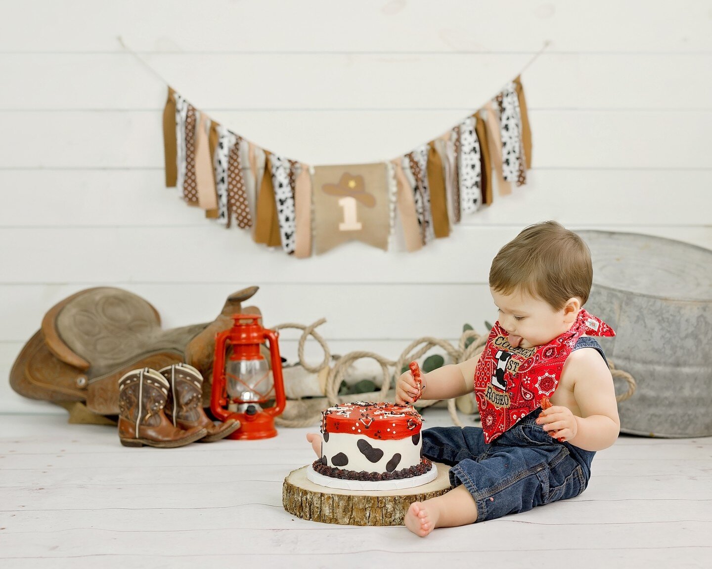 The cutest little cowboy! 🤠 Captured by the great @trueexpr ⁠
⁠
Are you in need of professional photography? We've got you covered! Contact us about your photography needs! ⁠
⁠
#photography #texasmarketing #videoproduction ⁠
#socialmedia #videomarke