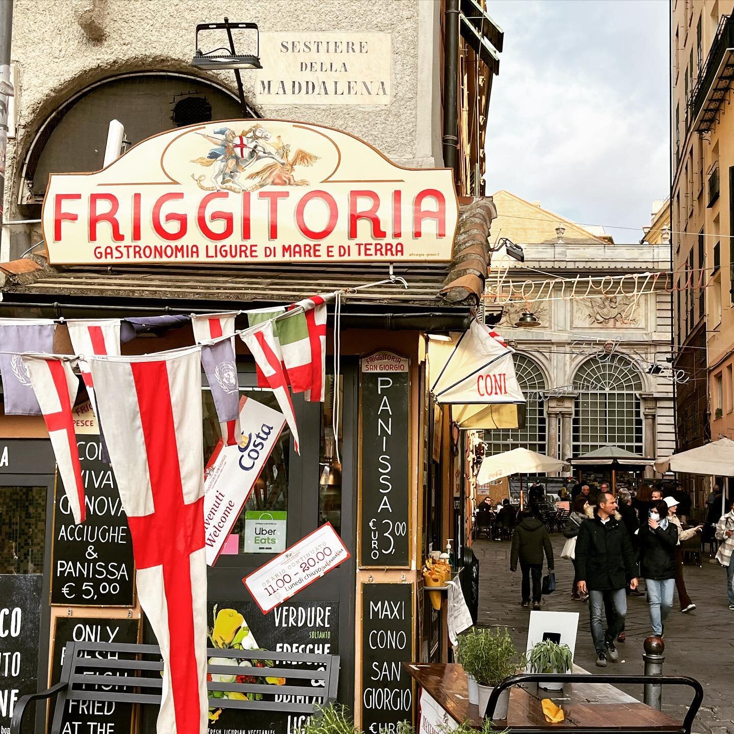 One of my favourite foodie moments happened right here next to the Genova flag - some deep fried seafood and the speciality chickpea panissa, a perfect Fritto Misto situation - ten Euros later I was strolling the board walk, the Porta Antico and all 