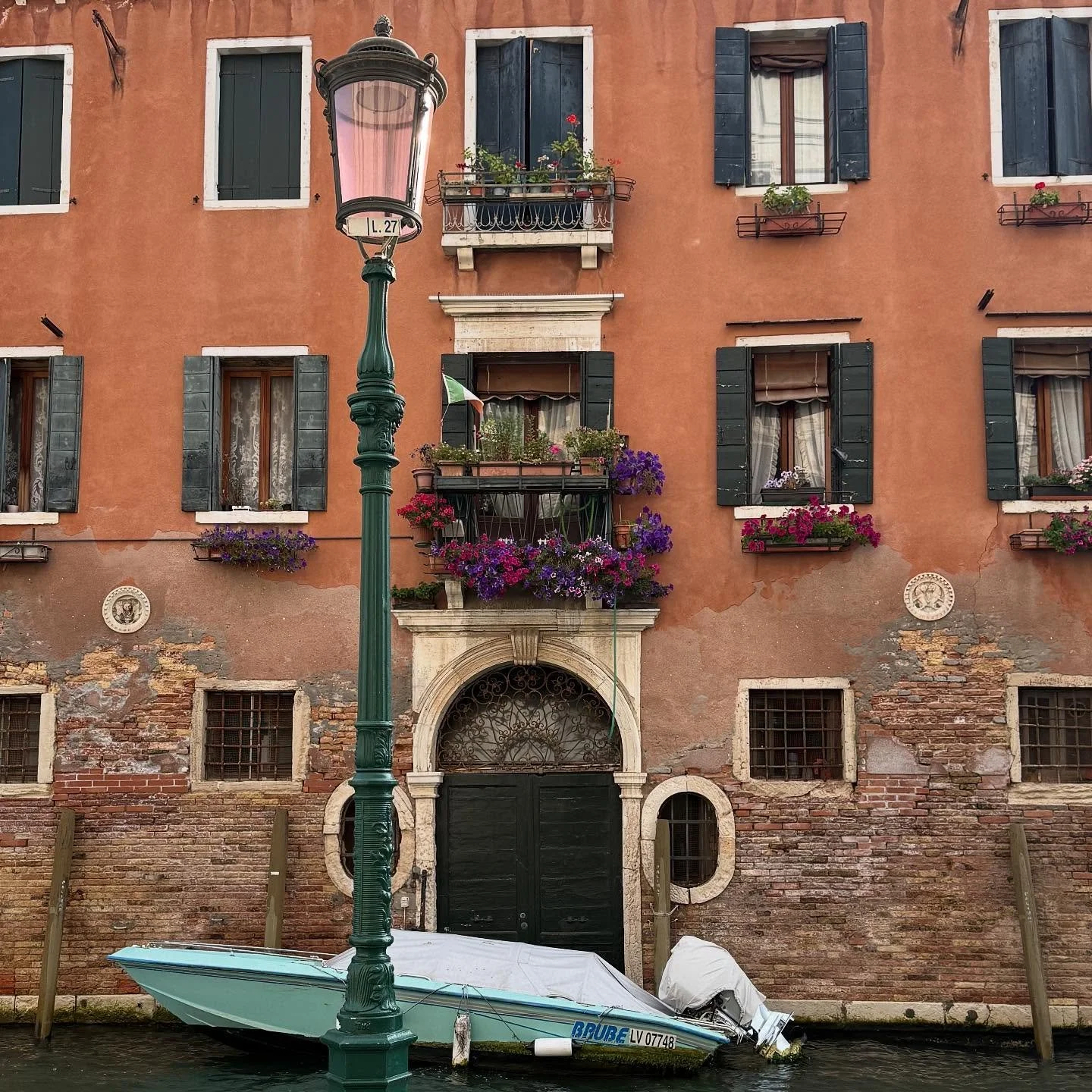 &ldquo;Some were ordered into the lagoon by direct divine command, and led by their formidable bishops, clutching vestments and chalices. Some saw guiding omens of birds, stars and Saints&rdquo; - I would be in the later 🧡

Jan Morris, Venice

Image