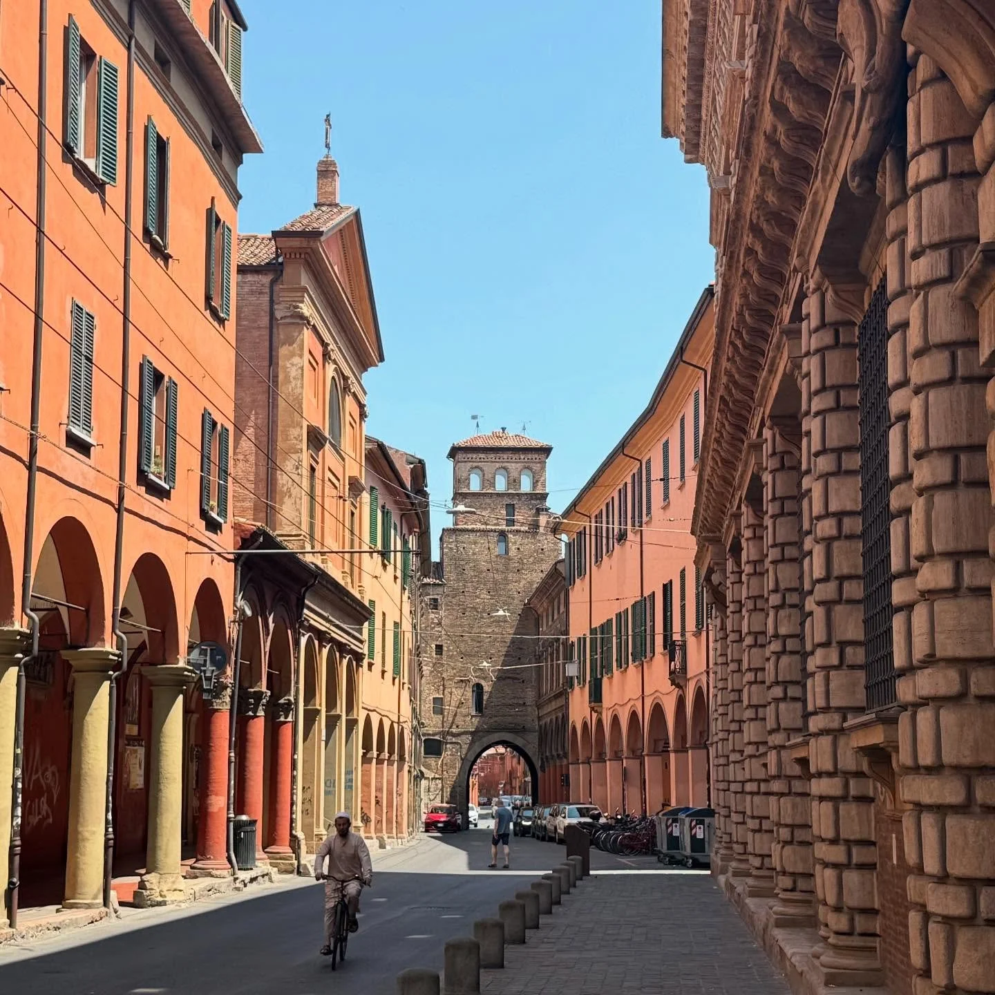The sublime beauty of Bologna was not lost on me! I question why more people don&rsquo;t make time for this sumptuous city in my recent podcast episode. One hour and a half from Santa Lucia Station in Venice and 37 minutes to Santa Maria Novella Flor