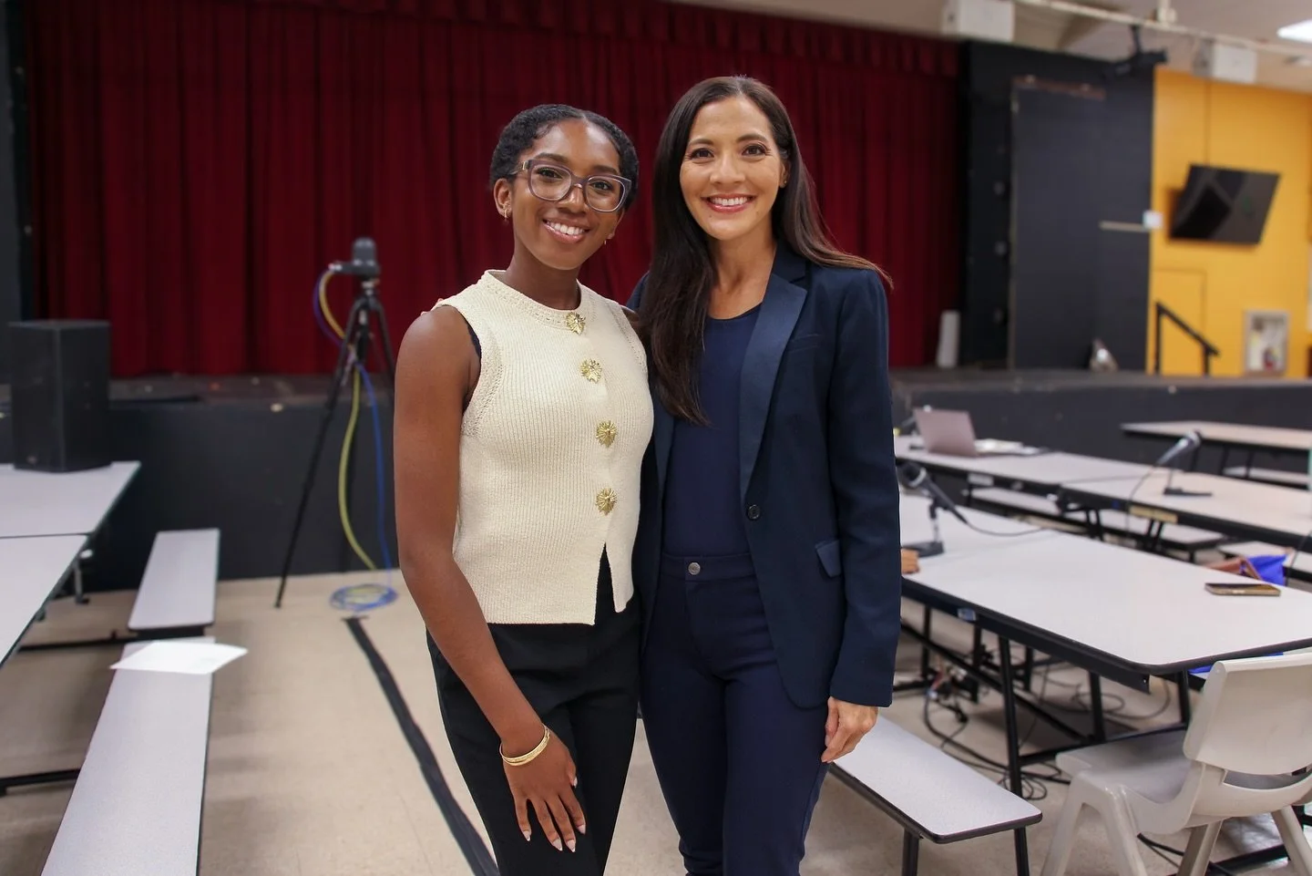 Mahalo to the @honoluluyouthcommission for having me at their commission meeting held at Mililani High School.

It was great to see these young leaders discuss important topics, and I was happy to assist in answering questions as they navigated their