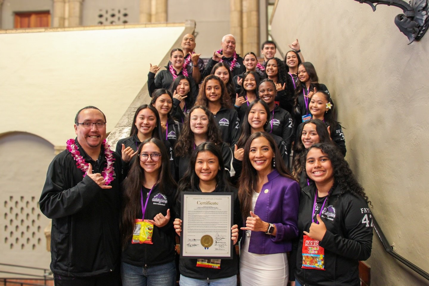 It was my honor to present honorary certificates to the Pearl City High School girls varsity and junior varsity basketball teams, led by Coach Kyle, in recognition of their outstanding achievements!

The junior varsity team went undefeated with an 8&