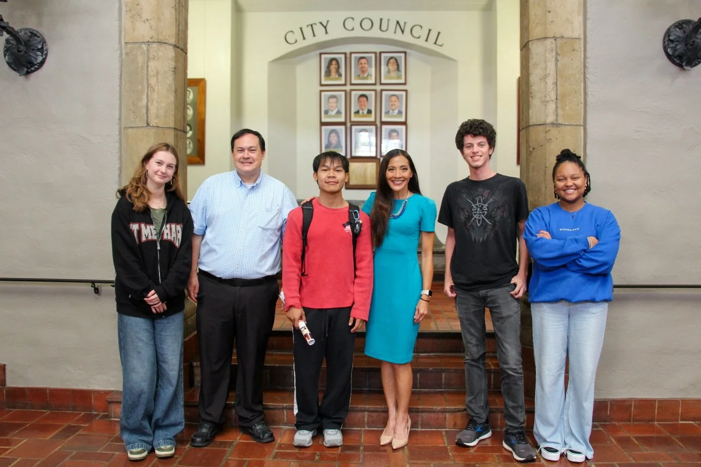 Mahalo to Dr. Douglass Askman for bringing his students from HPU to tour Honolulu Hale! 

It was great sharing the history of Honolulu Hale and giving them a behind the scenes look at how our City operates.

Mahalo to the students for your thoughtful