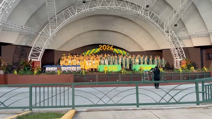 Hoʻomaikaʻi, Kaimukī High School Class of 2026! 🎉🎓✨This is just the beginning. Go bulldogs!

#Classof2026 #HawaiiGraduation #kaimuki #graduation