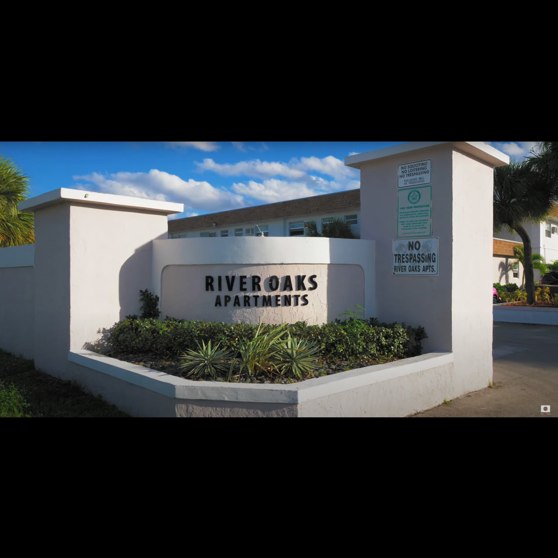River Oak Apartments, 2929 N Dixie Hwy Oakland Park Florida UNBRANDED