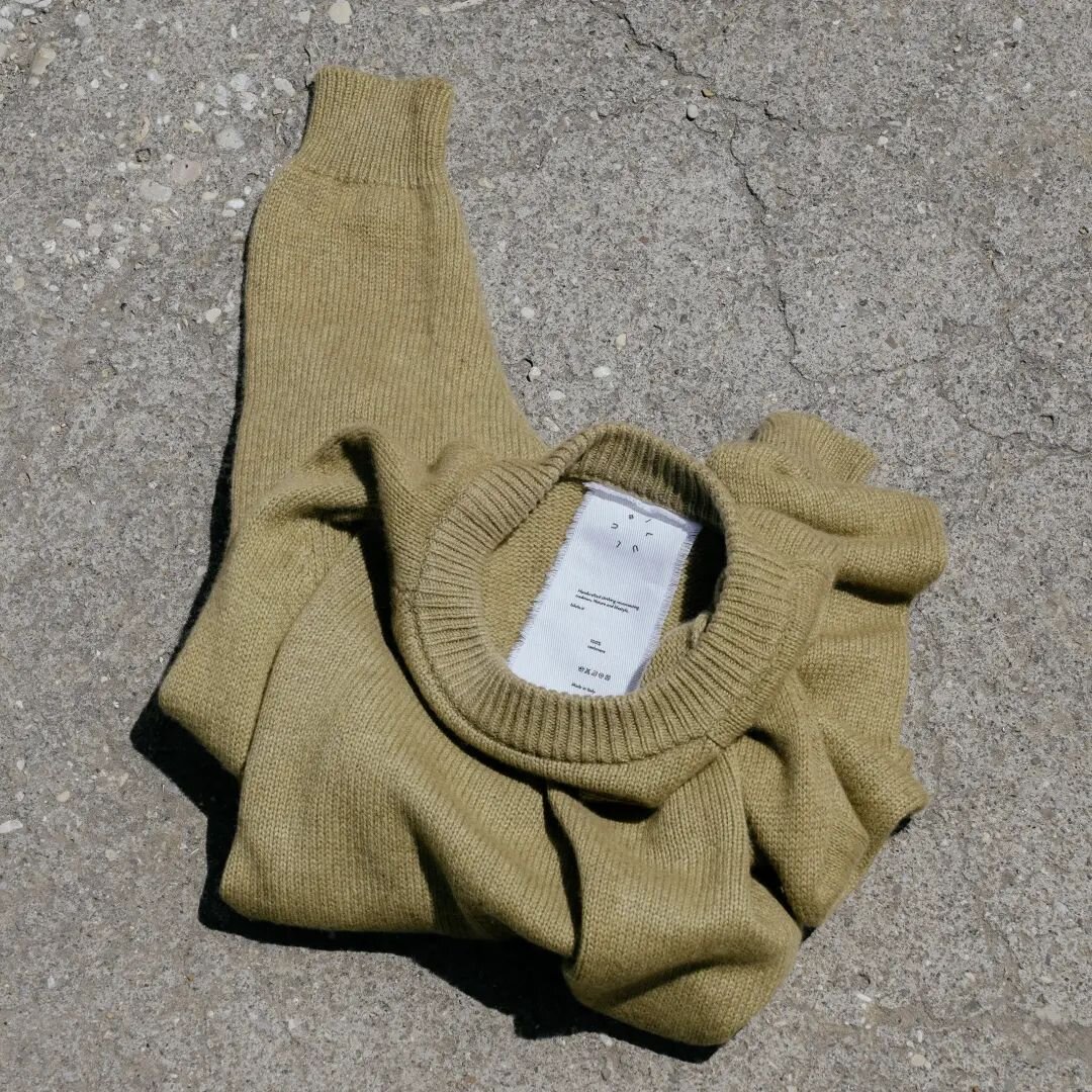 /hand-dyed cashmere

The last piece of olive tree pruning production.

-

#handdyedyarn
#sustainablefashion
#customclothing
#cashmere
#cashmeresweater
#naturalcolours
#yellowoutfit
#yellowsweater
#handdyedcashmere
#naturalyellow
#colorsfromnature
#ar