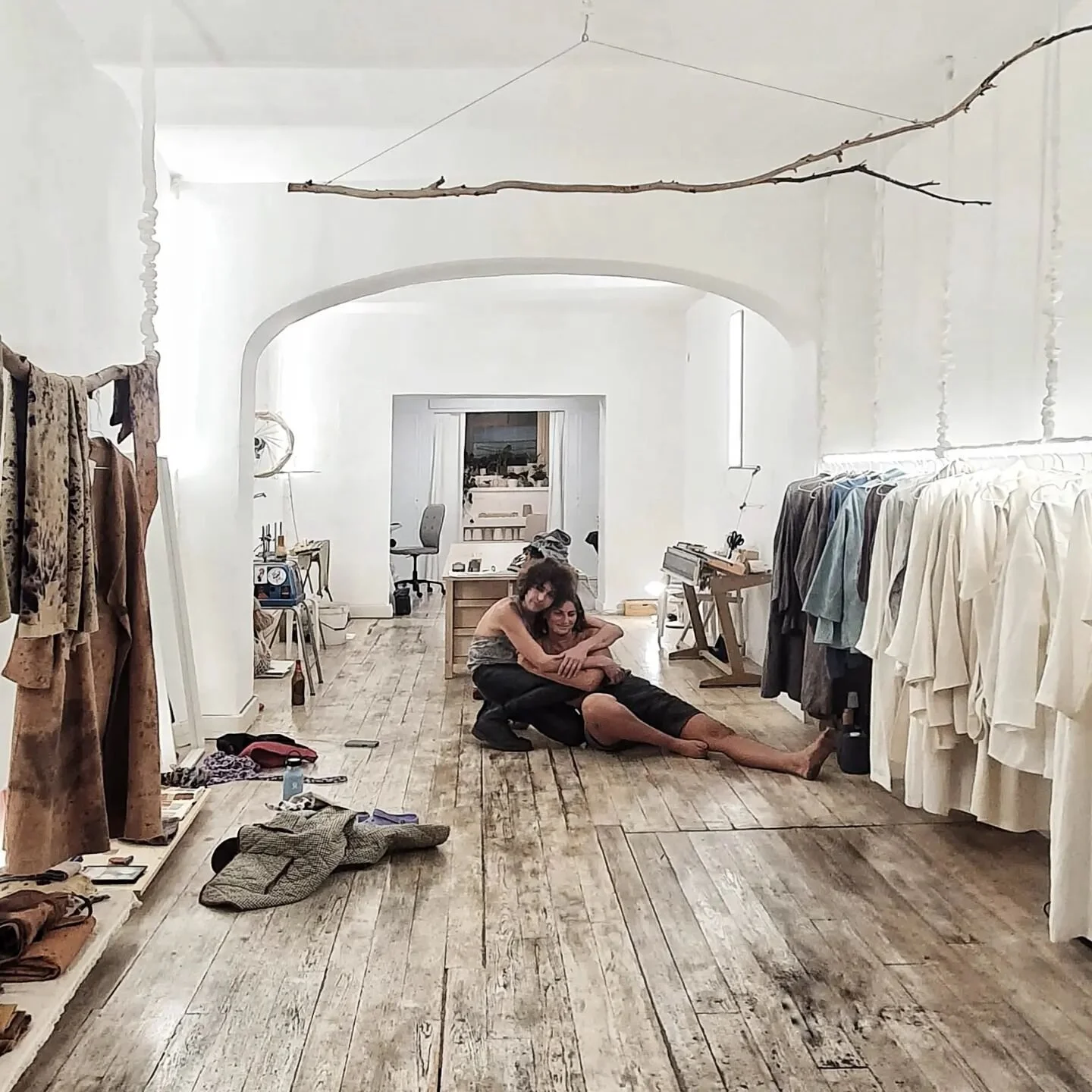 /all of a sudden

friends come visiting and it's a magical night at the atelier.

Much love to you guys, stay safe🖤