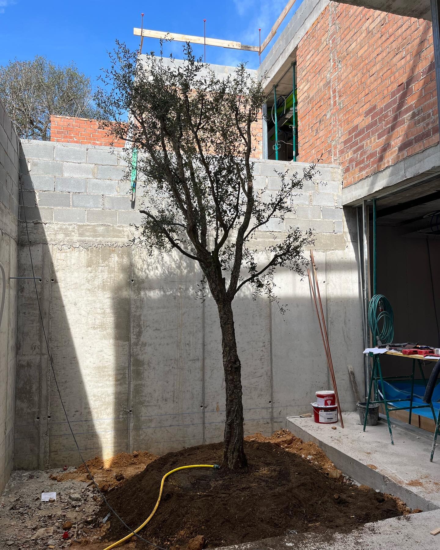 Peque&ntilde;os detalles que dan forma a rincones con encanto. Casa en construcci&oacute;n en #camiralgolfandwellness 

✏️Proyecto: @arcworldbarcelona 
📁Project Management: @bepm.cat 
📍#camiral_golfandwellnes 
#arcworldbarcelona #singlehouse #casau