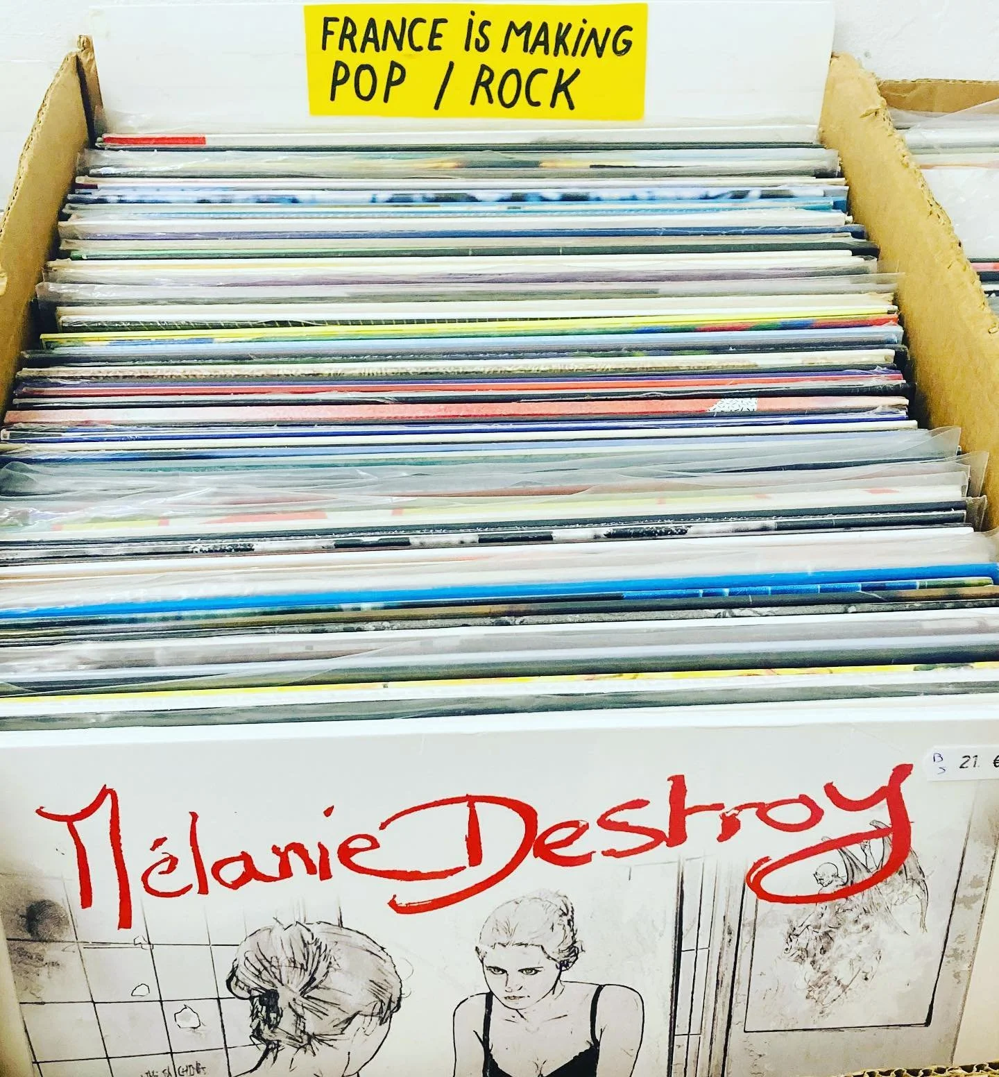 Don&rsquo;t Break The Mirror (vinyl LP) chez le disquaire Balades Sonores &agrave; Brussels qui malheureusement ferme le 31 d&eacute;cembre. C&rsquo;est leur dernier exemplaire, amis belges, d&eacute;p&ecirc;chez vous. Sinon il faut venir &agrave; Pa