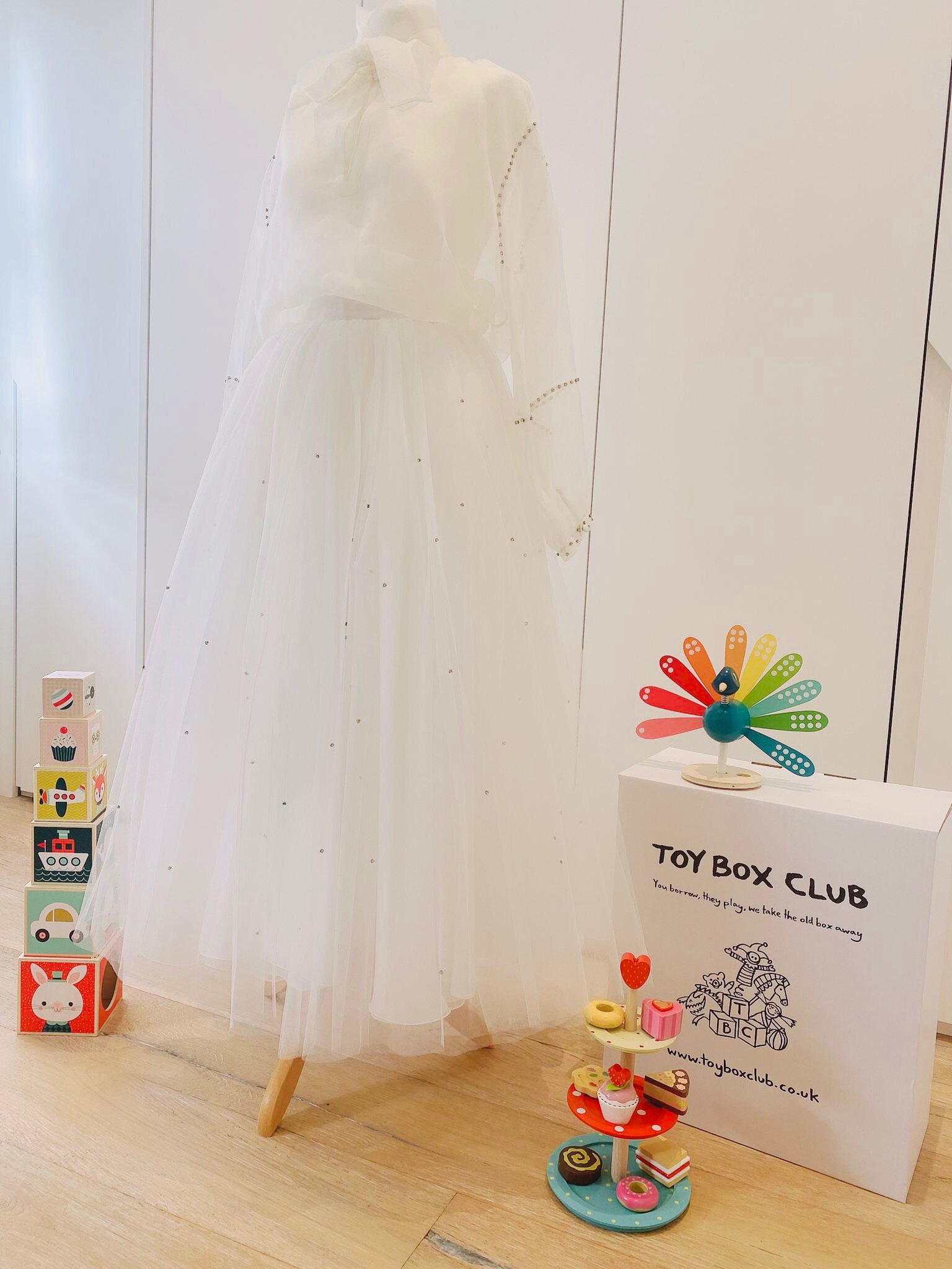 The perfect entertainment to keep children happy during a special event, toy box club, children entertainment