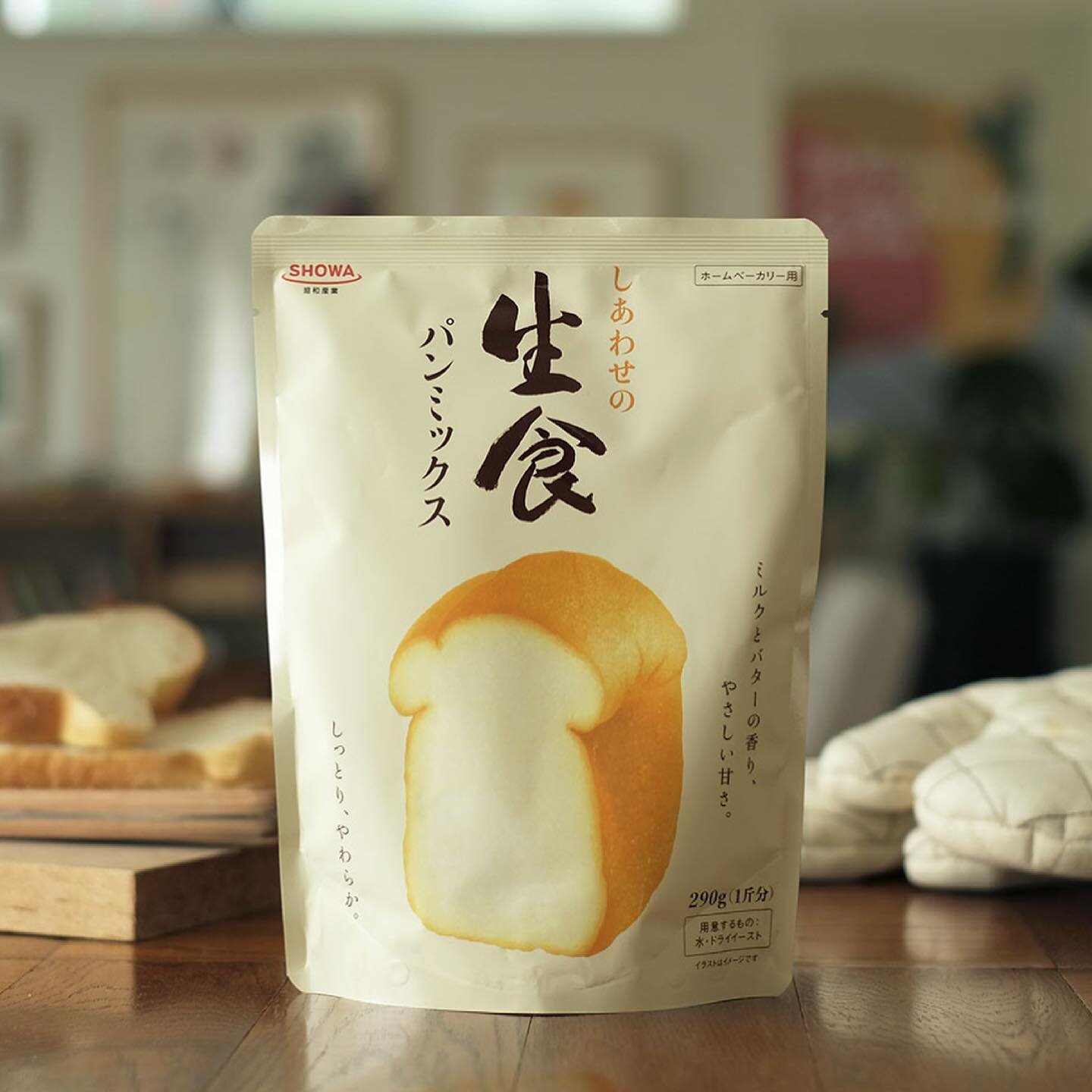 You can now bake Shokupan (Japanese Milk bread) easily at home with Showa's Happy Shokupan Bread pre-mix! 

Photo credit: @mrt_izm 

Increasingly popular in Melbourne's cafes and bakeries, Shokupan is known for its soft texture and subtle sweetness. 