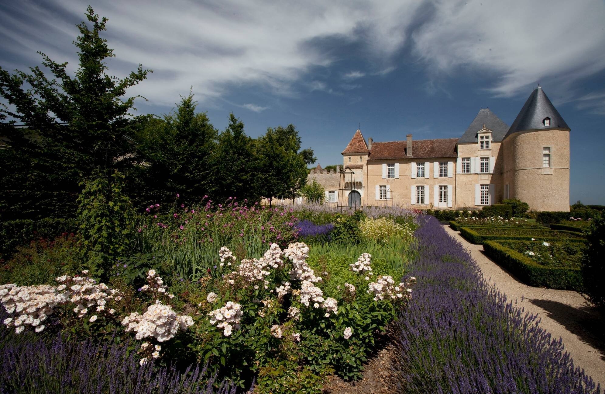 The flower garden at Château d’Yquem. © Gérard Uferas