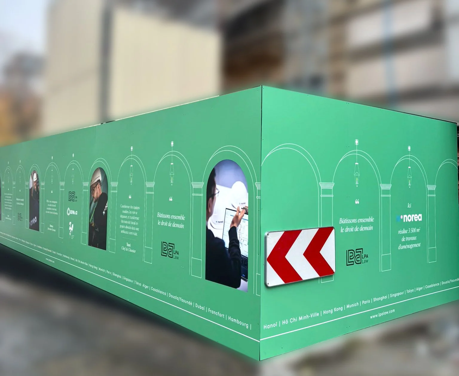 palissade ChampsElysées copy.jpg