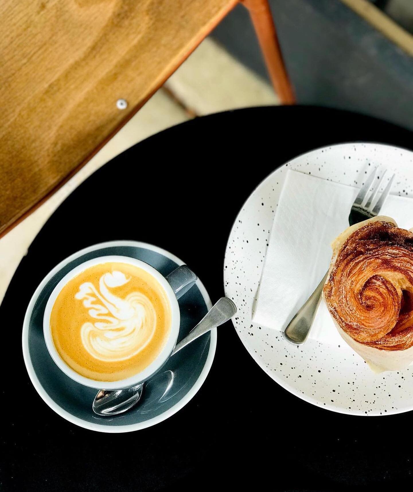 @smallchangeespresso featuring our morning buns...🤩

⁣⁣⁣⁣⁣⁣⁣⁣#tanglewoodbakery #belmondosorganic #cafelemonde #frenchchef #frenchchefs #organic #sourdough #frenchpastry #frenchpastries #bakeryelove #bakeryshop #frenchfood #localingredients #smallcha