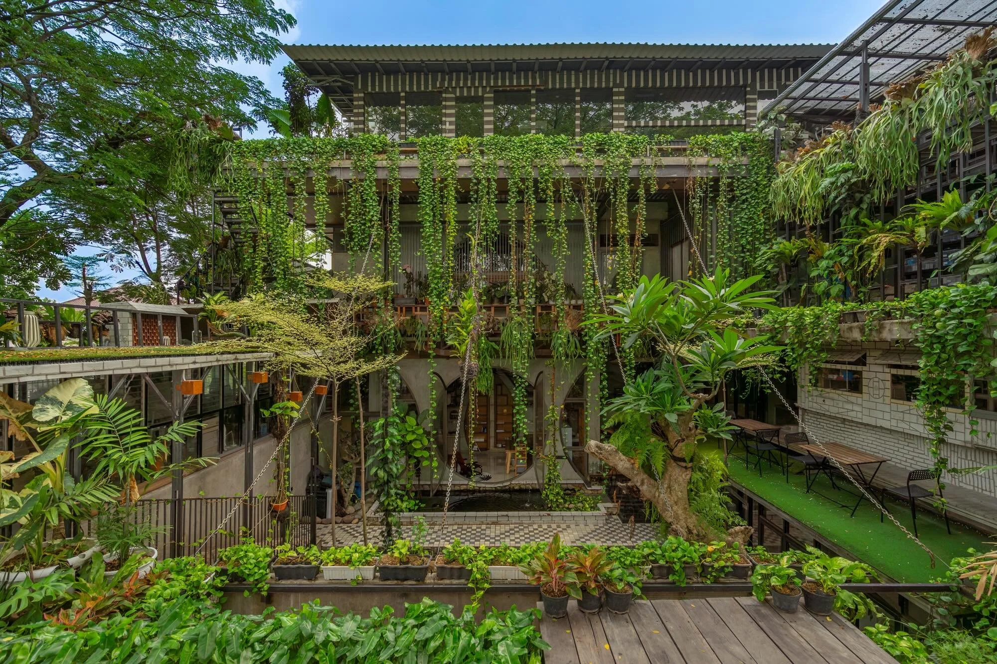 &lsquo;It won&rsquo;t be uncommon in 20 years to have four houses sharing one back yard,&rdquo; said Professor @anthony_burke__ , in a recent article by Elissa Blake in the @guardianaustralia. Which is kind of a &lsquo;Back to the Future&rsquo; idea 