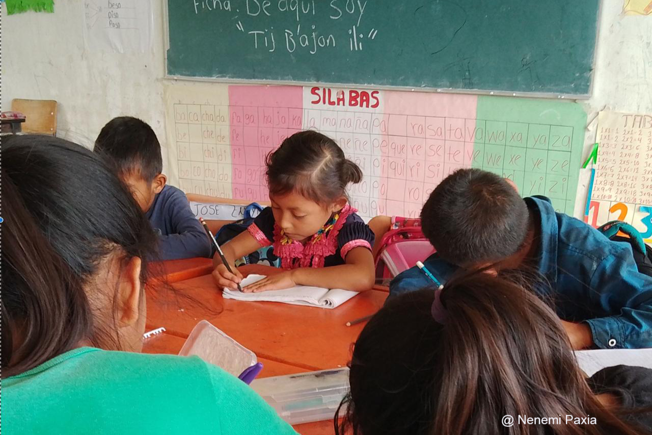 ¿Puede un modelo cerrado de IA multiplicar experiencias de aprendizaje relevantes para infancias indígenas rurales?