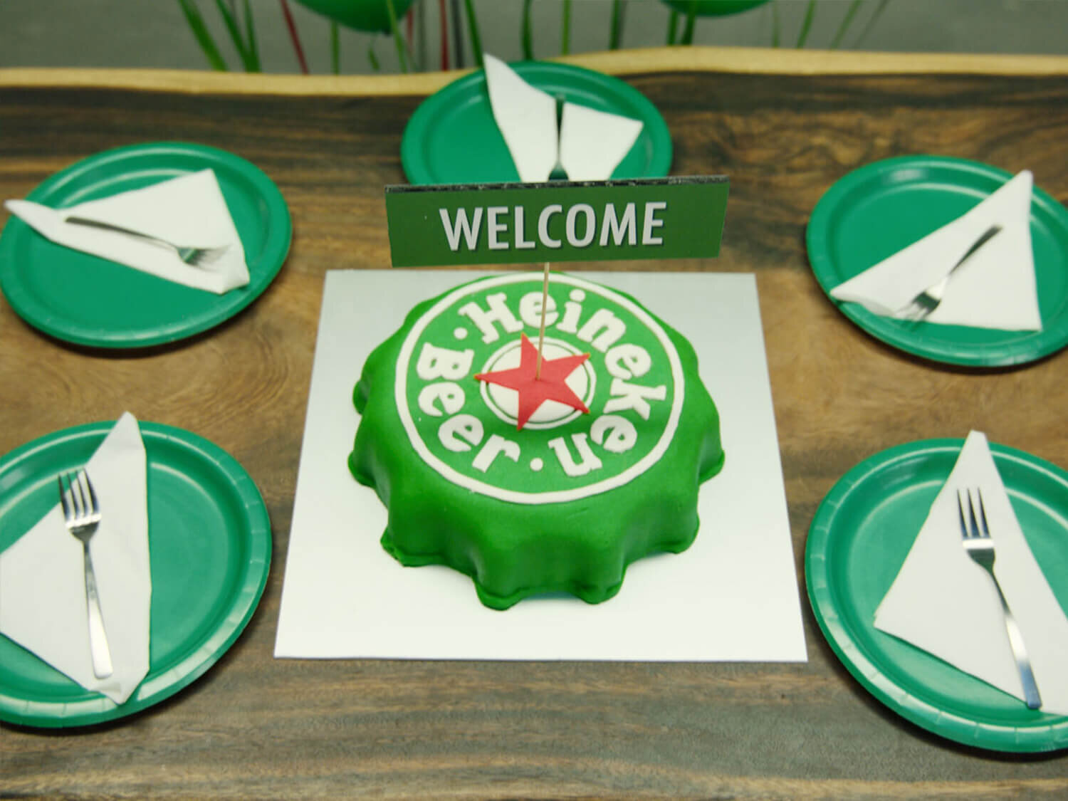 jord-beets-heineken-props-cakes-3.jpg