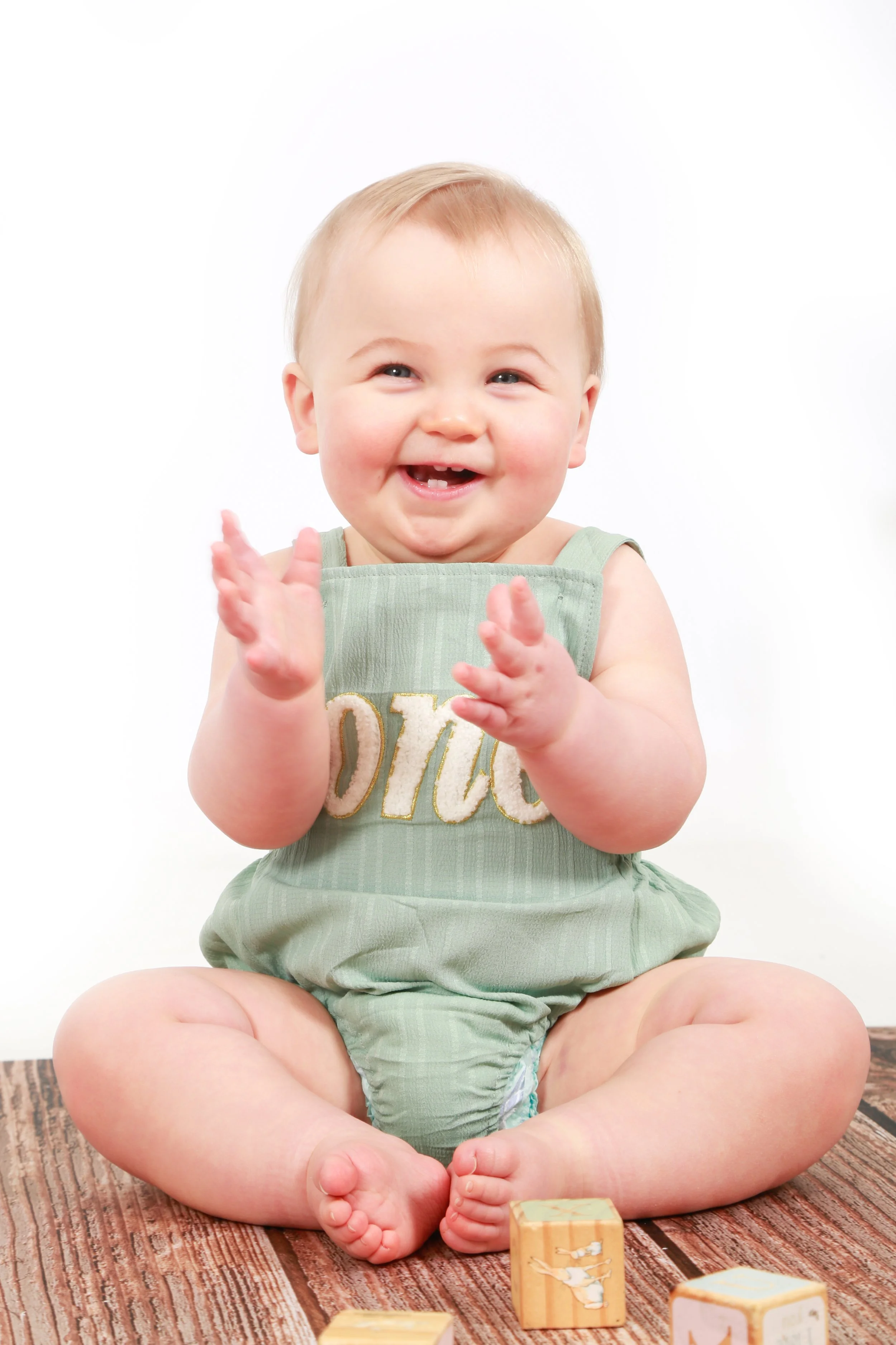 cake smash baby photoshoot photo shoot studio Cardiff.jpg