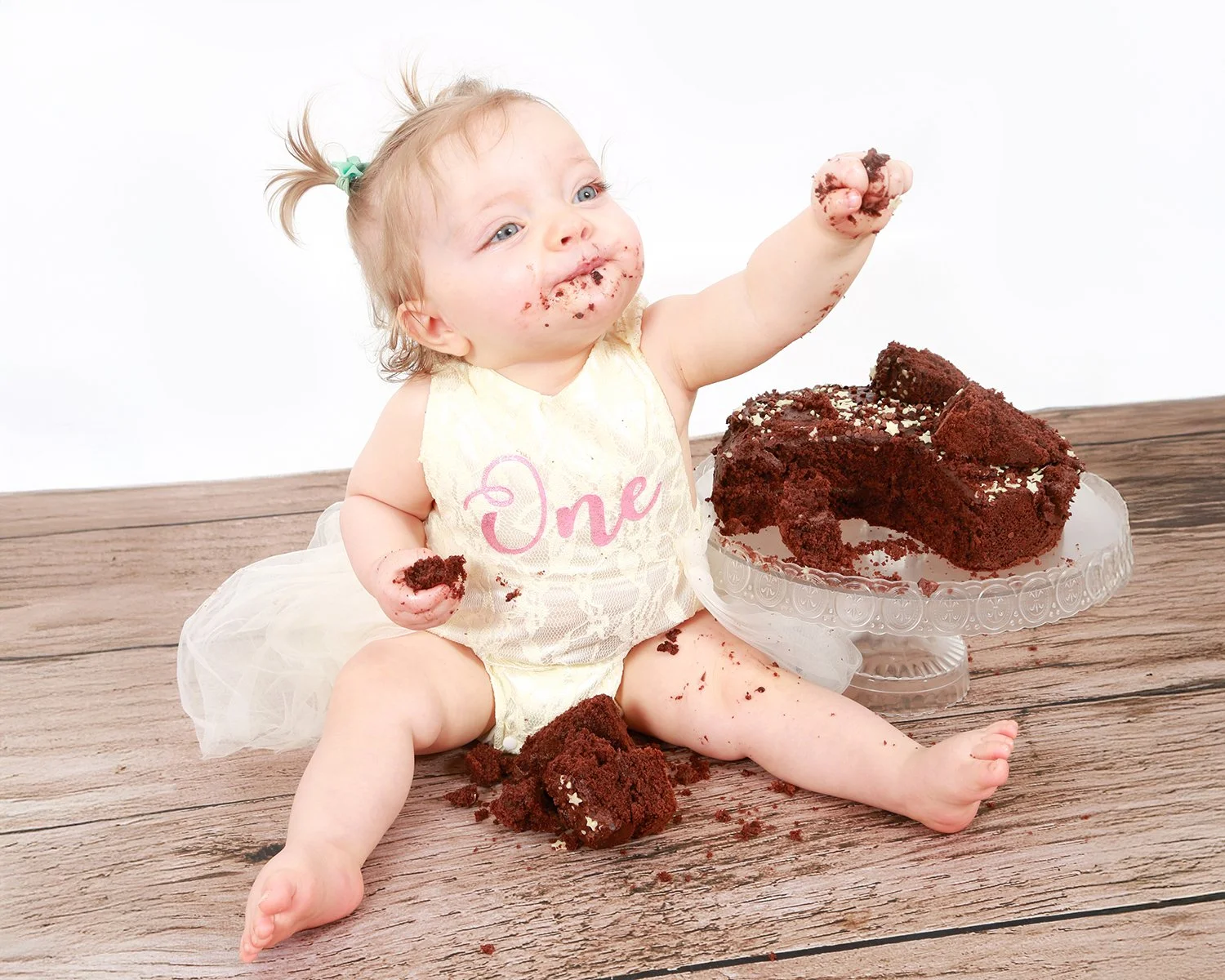 cake smash baby photoshoot photo shoot studio Cardiff.jpg
