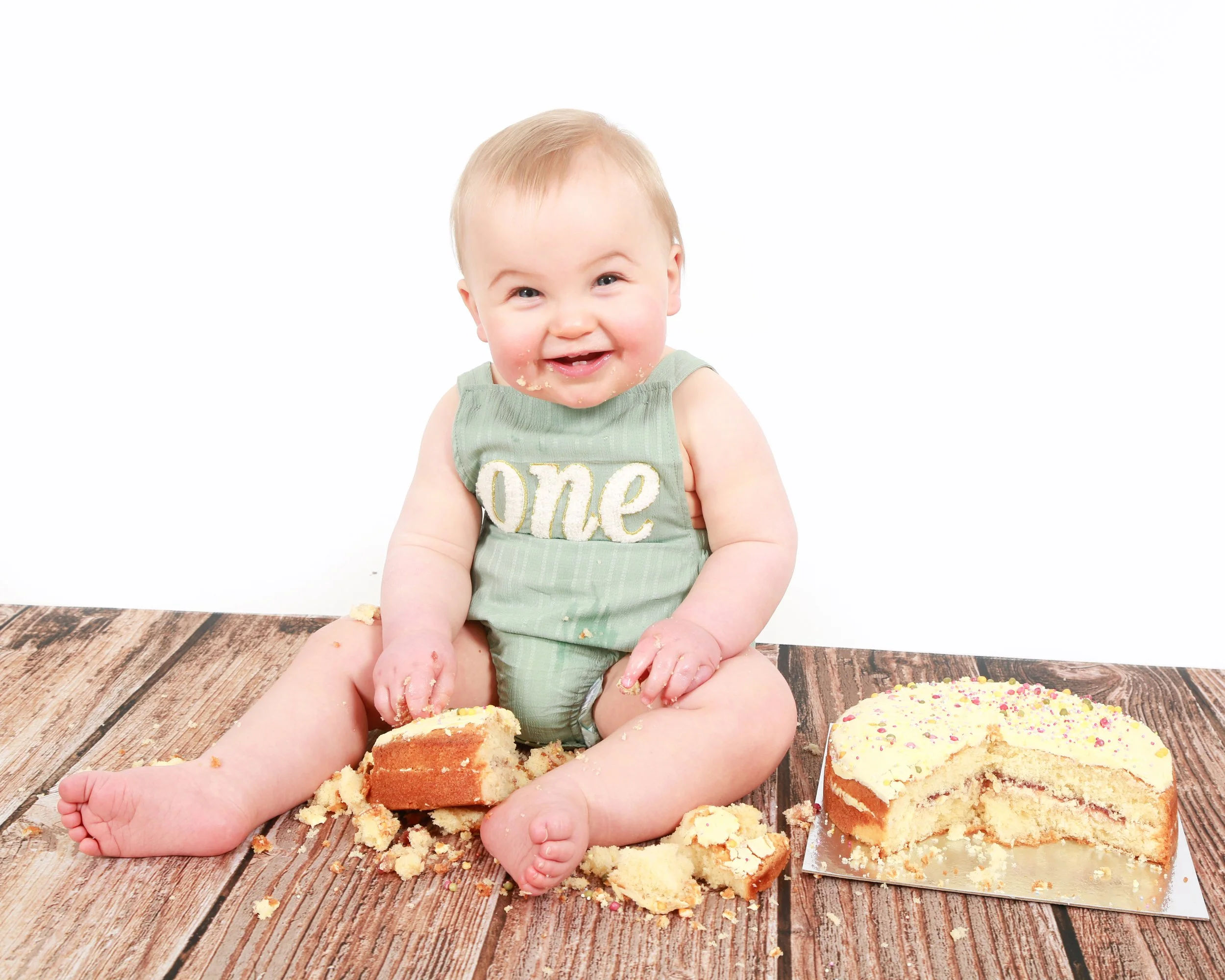 cake smash baby photoshoot photo shoot studio Cardiff.jpg