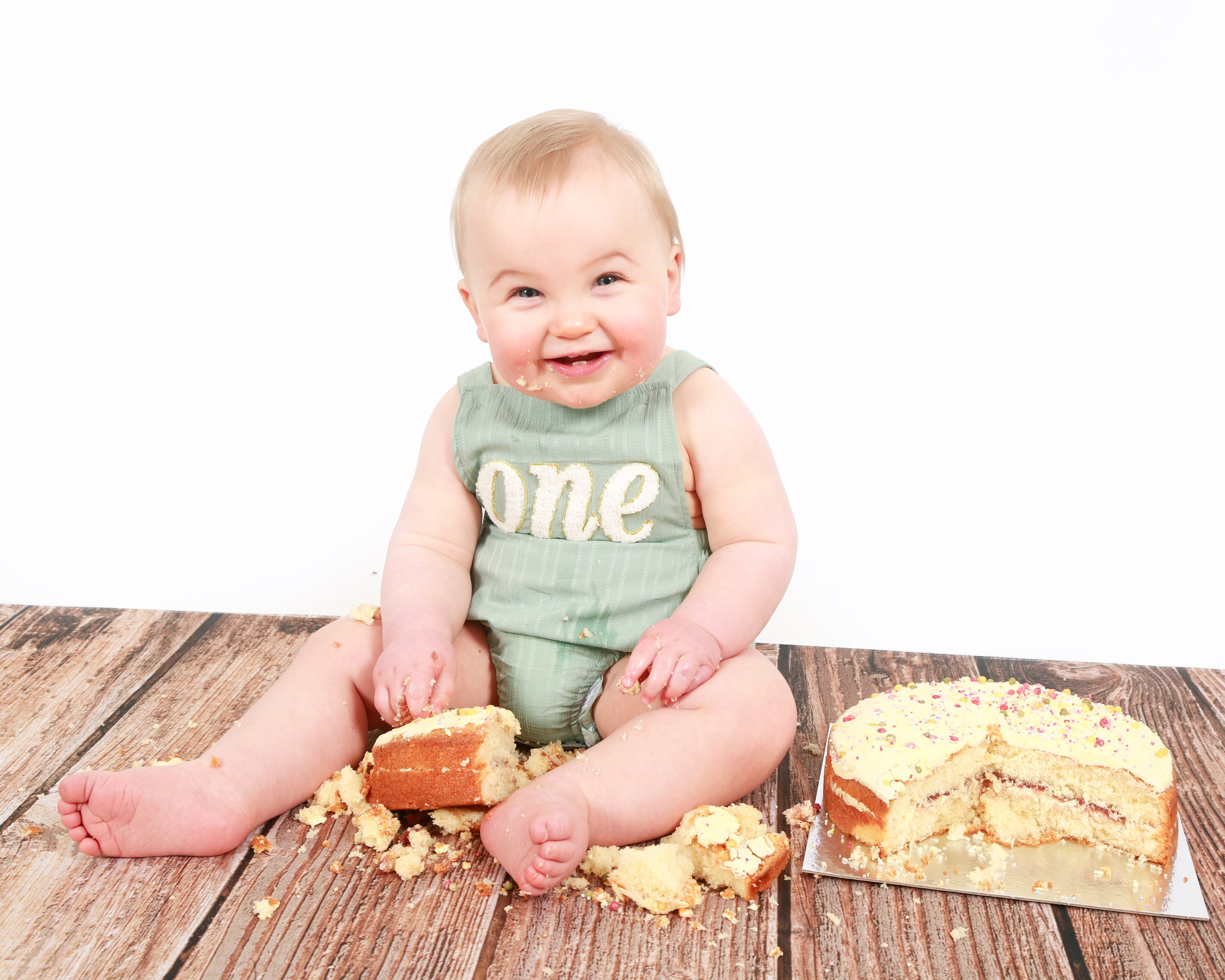 cake smash baby photoshoot photo shoot studio Cardiff.jpg