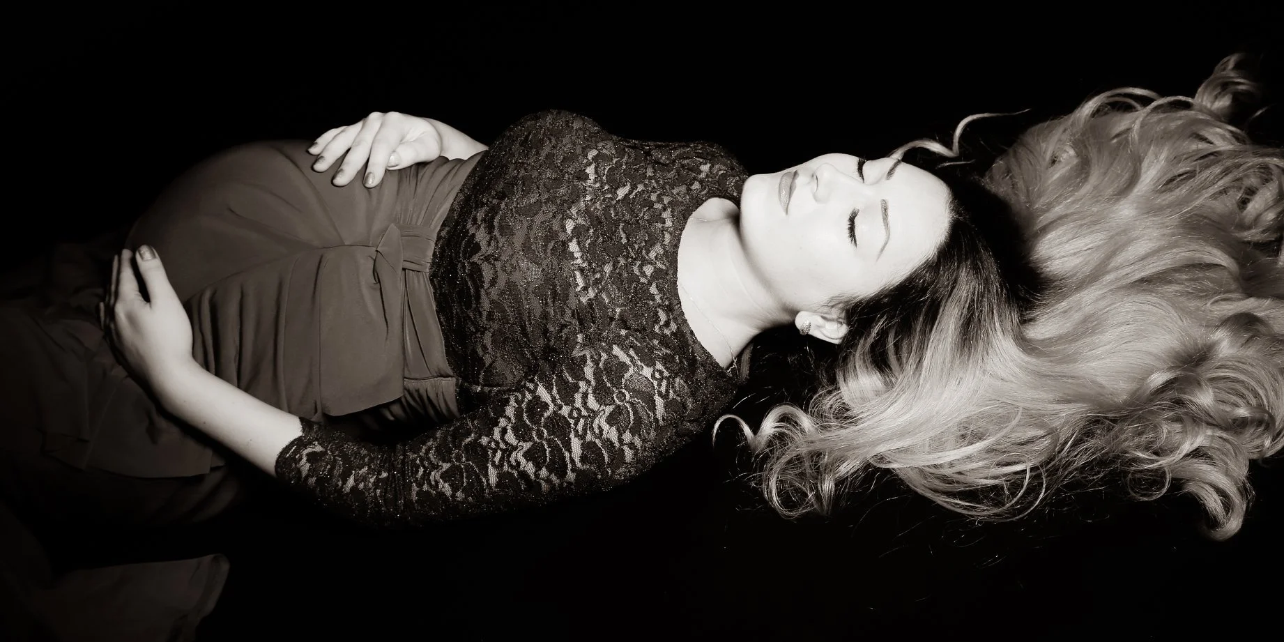 bump maternity pregnancy photo shoot photoshoot Cardiff studio.jpg
