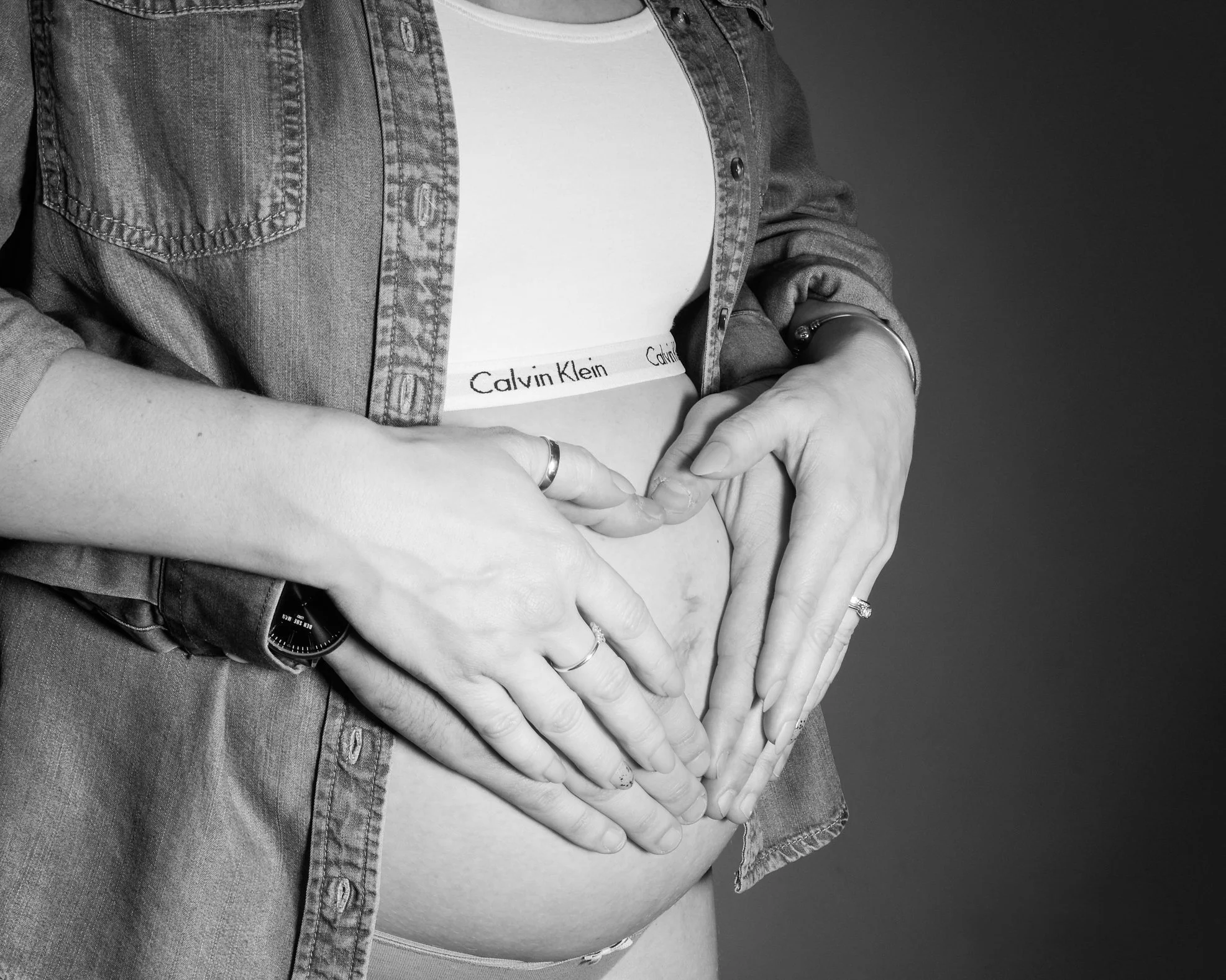 bump maternity pregnancy photo shoot photoshoot Cardiff studio.jpg