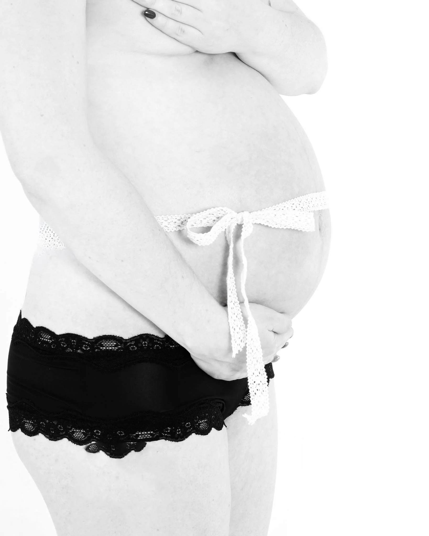 bump maternity pregnancy photo shoot photoshoot Cardiff studio.jpg
