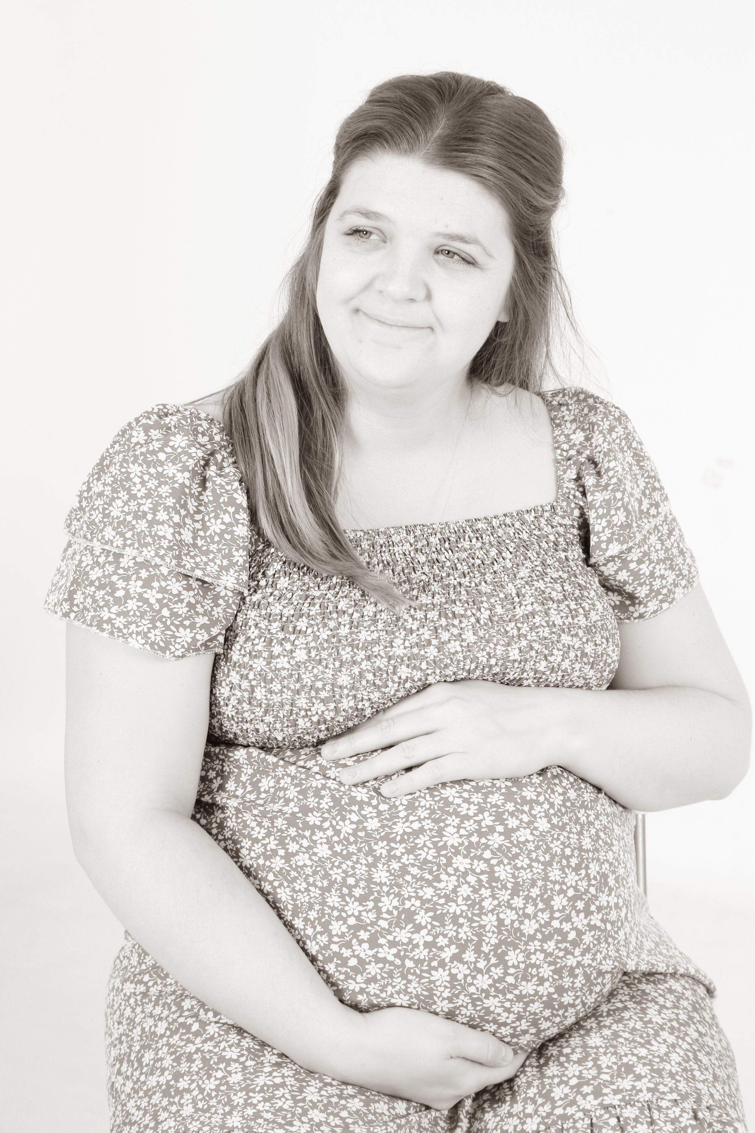 bump maternity pregnancy photo shoot photoshoot Cardiff studio.jpg