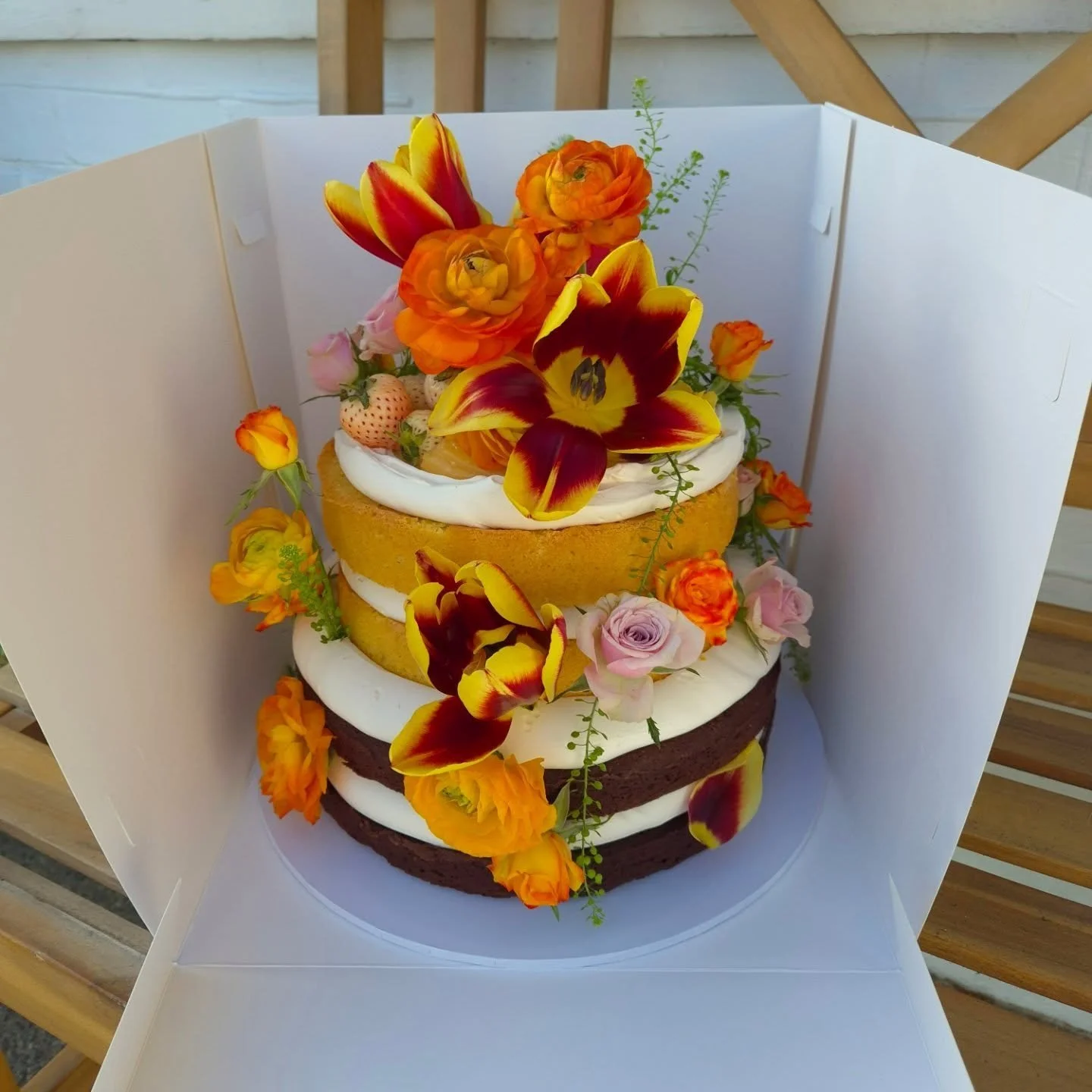 Spring is here and so is fiery Aries season ☀️

Overfilled, naked cake with the most beautiful blooms from @flauradesigns 

Rich chocolate sponge, salted caramel mousse &amp; vanilla bean Swiss meringue buttercream / lemon &amp; blueberry drizzle, le