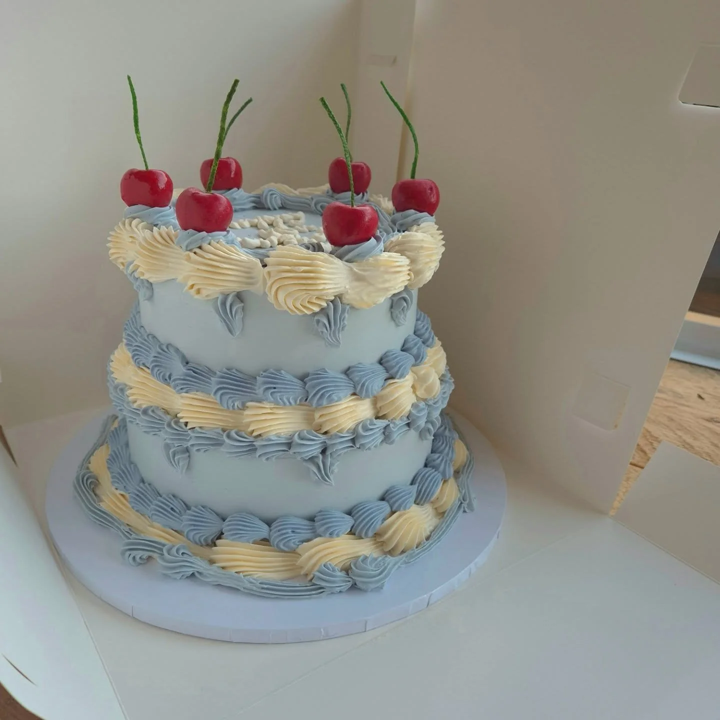 A few beautiful cakes from the past month 🍒

See if you can spot yours ❤️

www.amberscakery.com 

#weddingcakes #heartcakes #lambethcakes #cherrycakes #cakescornwall