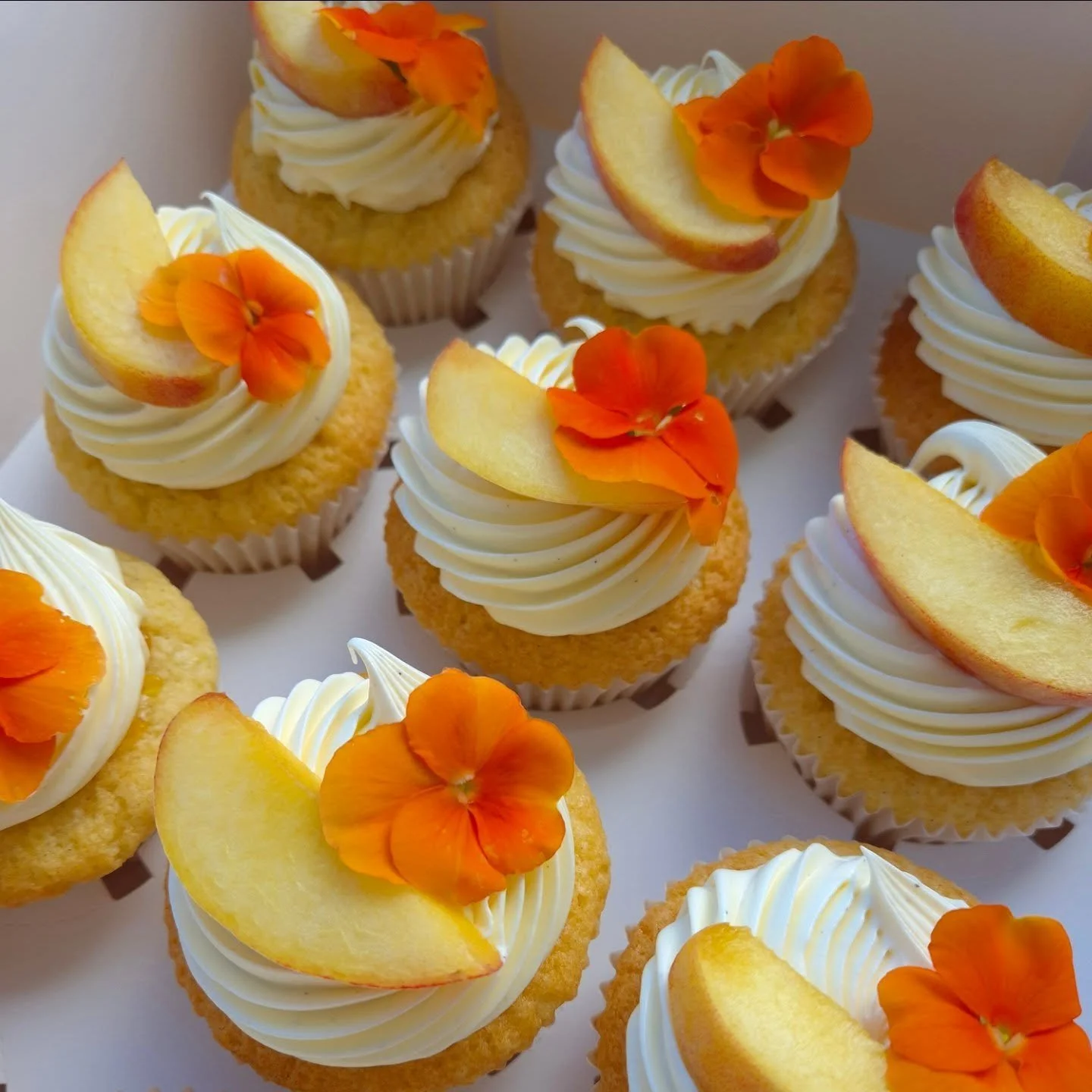 The peachy hen do of dreams 🍑

Peach + vanilla bean cupcakes

Vanilla bean cupcakes filled with peach compote, topped with vanilla bean Swiss meringue buttercream, edible flowers and fresh peaches slices.

Cherry + chocolate cupcakes 

Chocolate mud